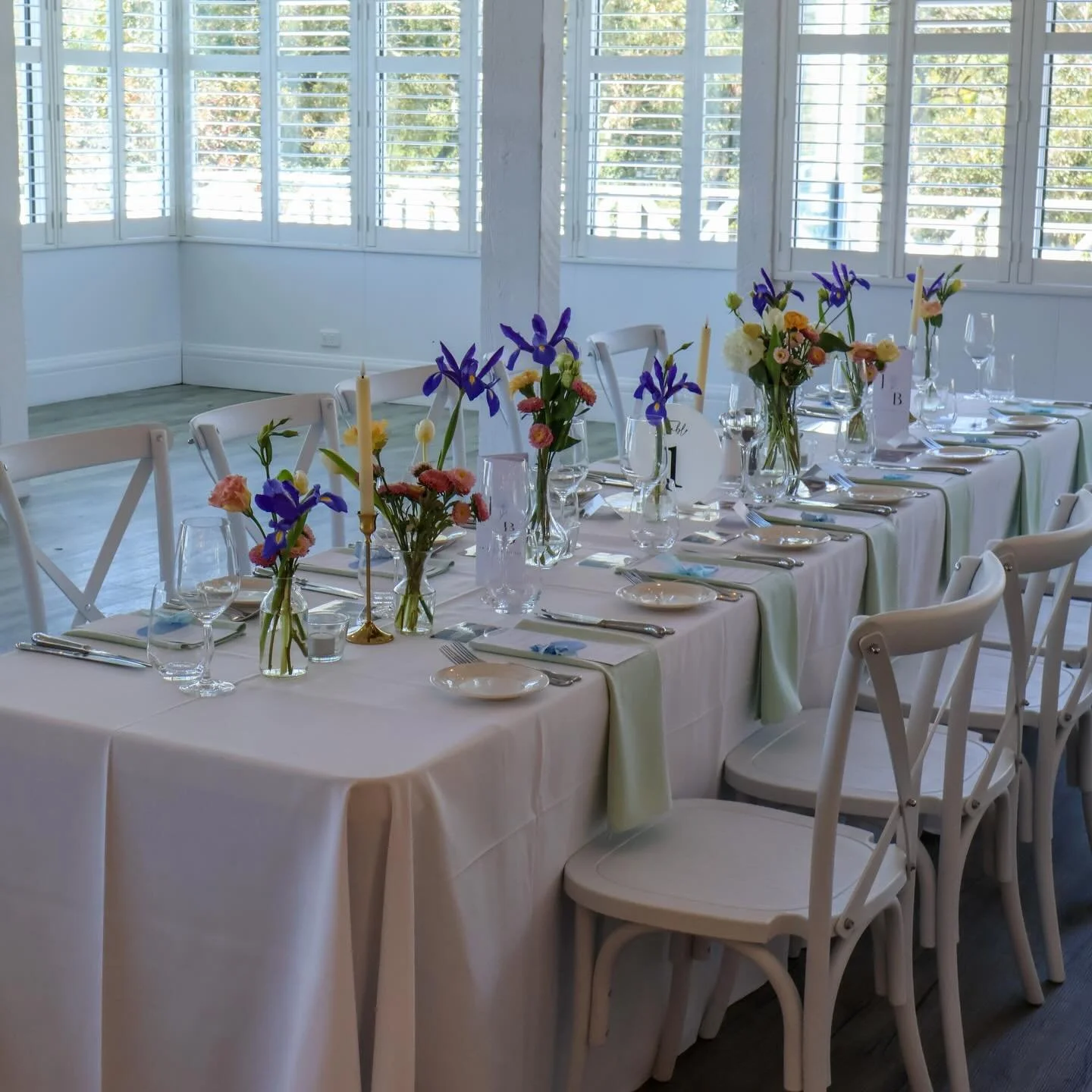 Designed to sit naturally within the space.
Tables styled with balanced tones, considered spacing and intentional repetition.

#melbourneevents #melbourneflorist #melbourneflowers