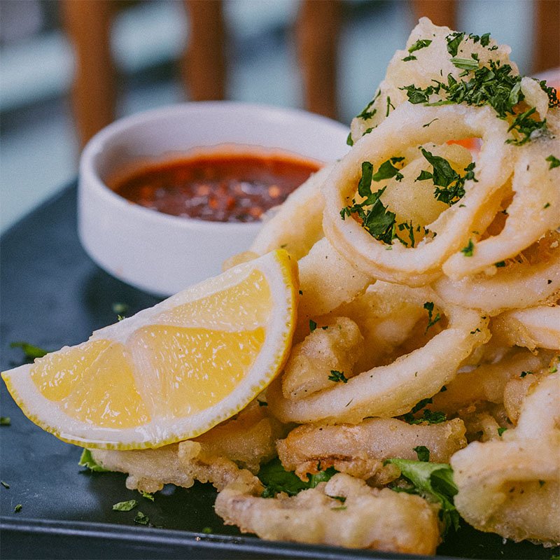 Calamares fritos como entrada en Ferrara Trattoria