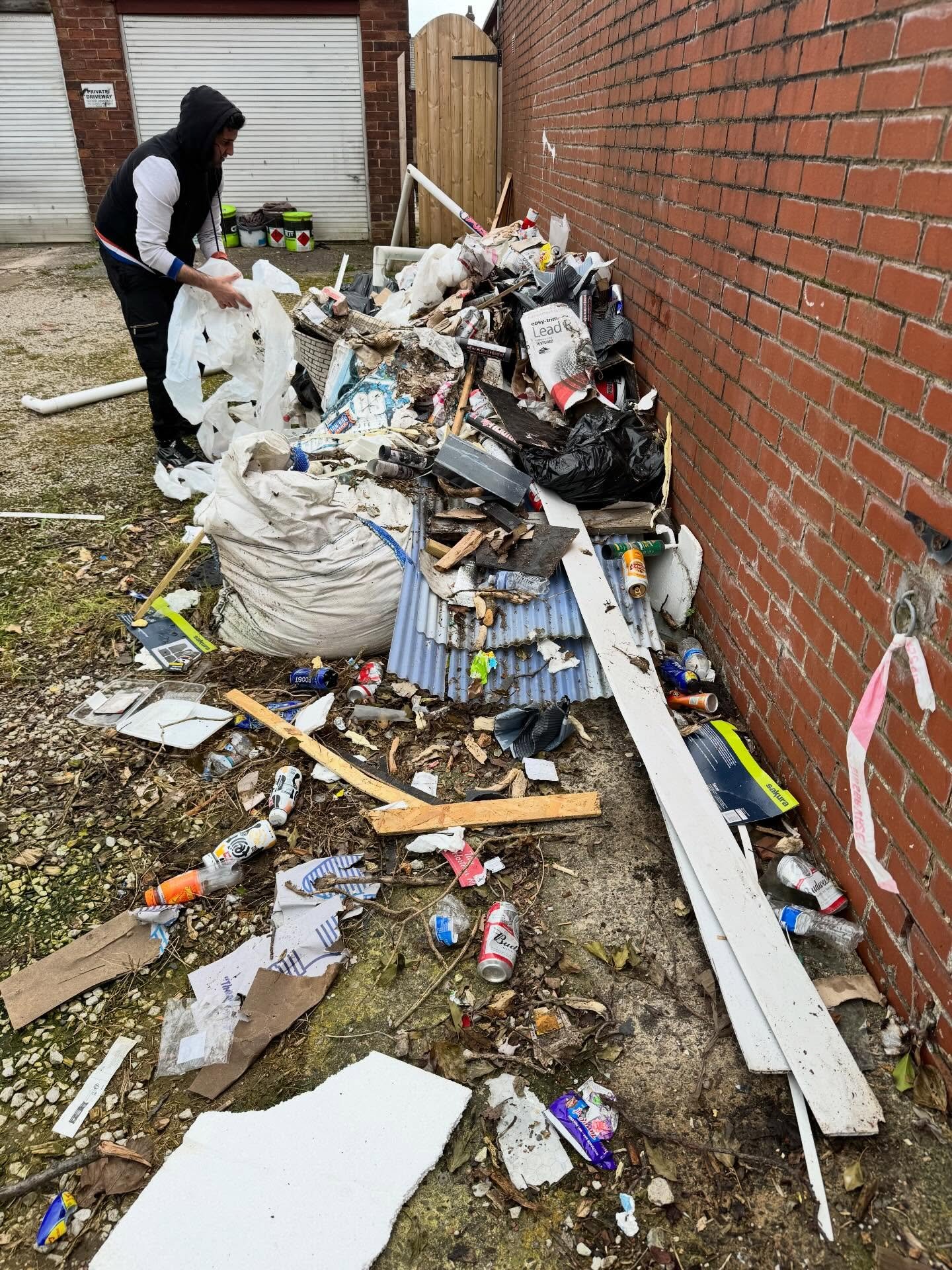 🧹 6 hours. One team. Big difference. Our volunteers spent today clearing the fly-tipping behind the mosque near the garage area &mdash; and it&rsquo;s now completely clean and safe for neighbours and kids in the area. Proud of every single person wh