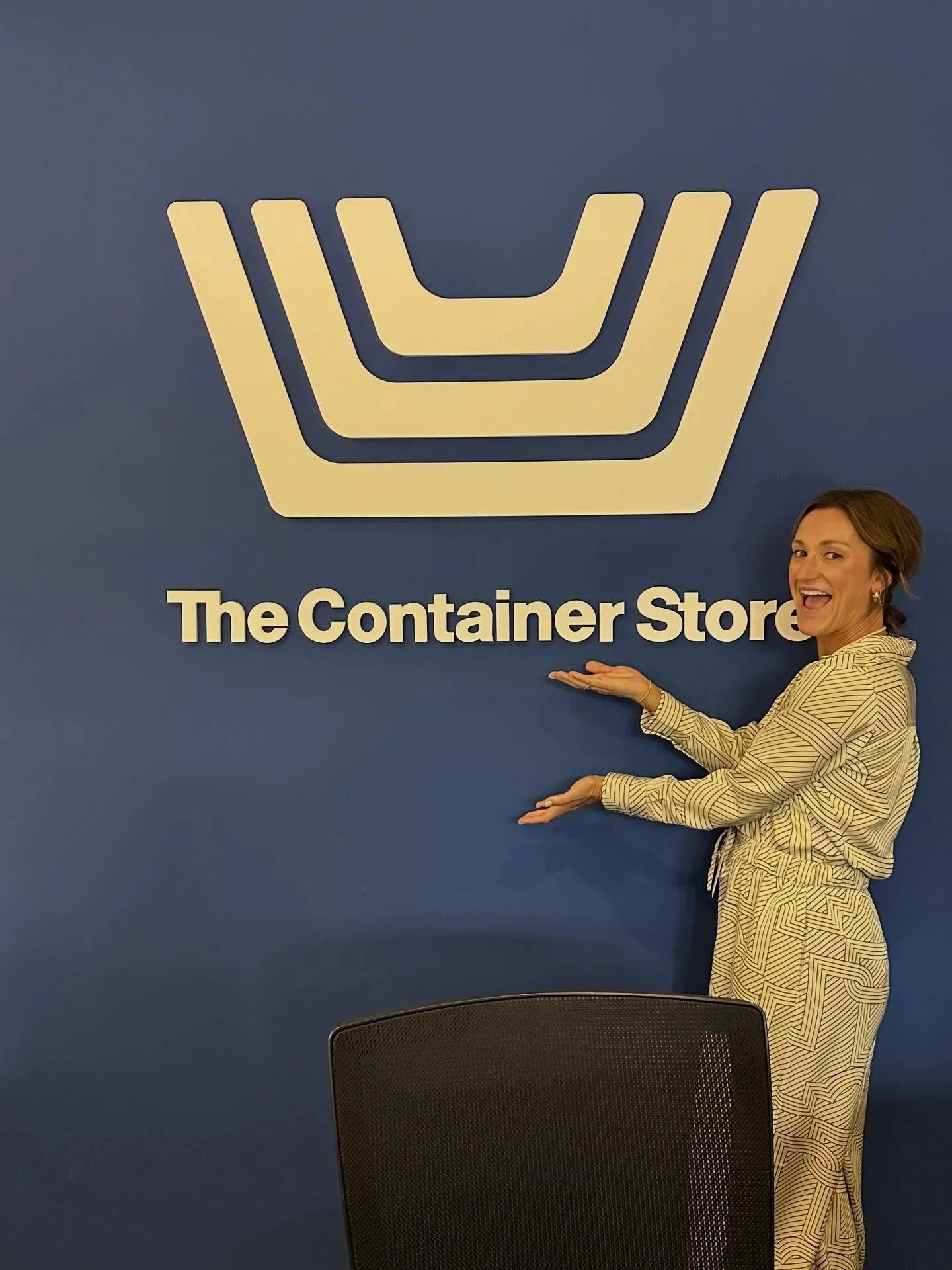 A pinch me moment&hellip; I was invited to a private tour and dinner at @thecontainerstore headquarters while in Dallas. 🖤 Walking through their 1 million sq. ft. facility was nothing short of incredible. You can truly feel the soul of the company i