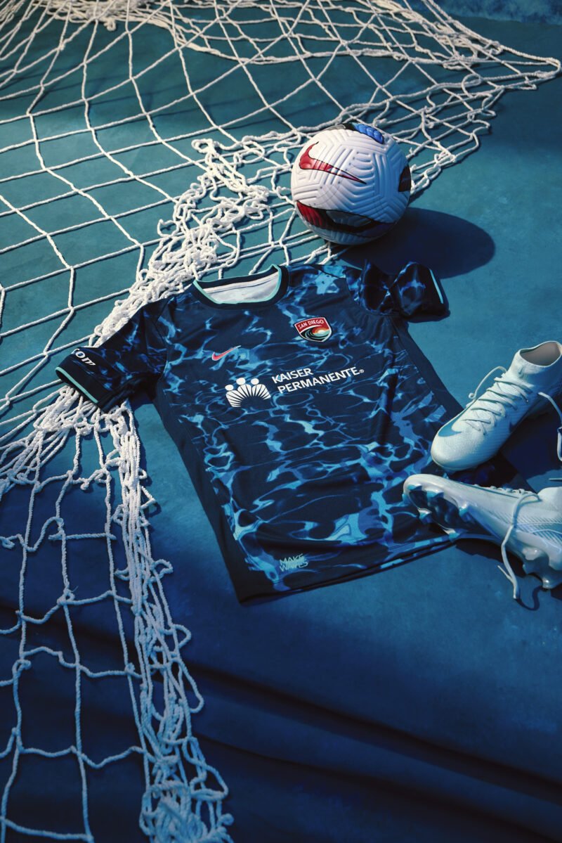 35206468_SDWAVEMERCH1-800x1199.jpg