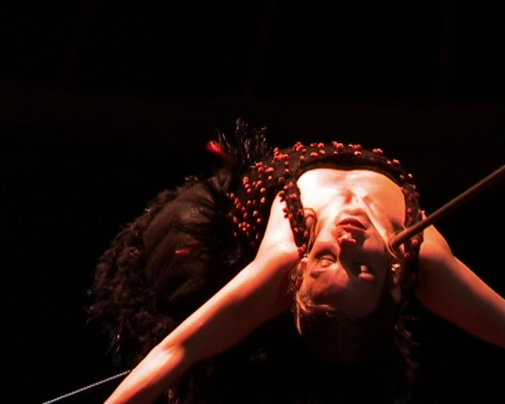 Ain lying on the wire.png