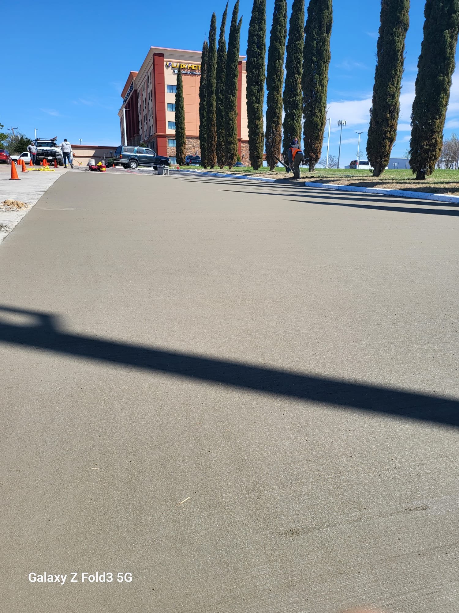 Oranssi carpenter using bench saw