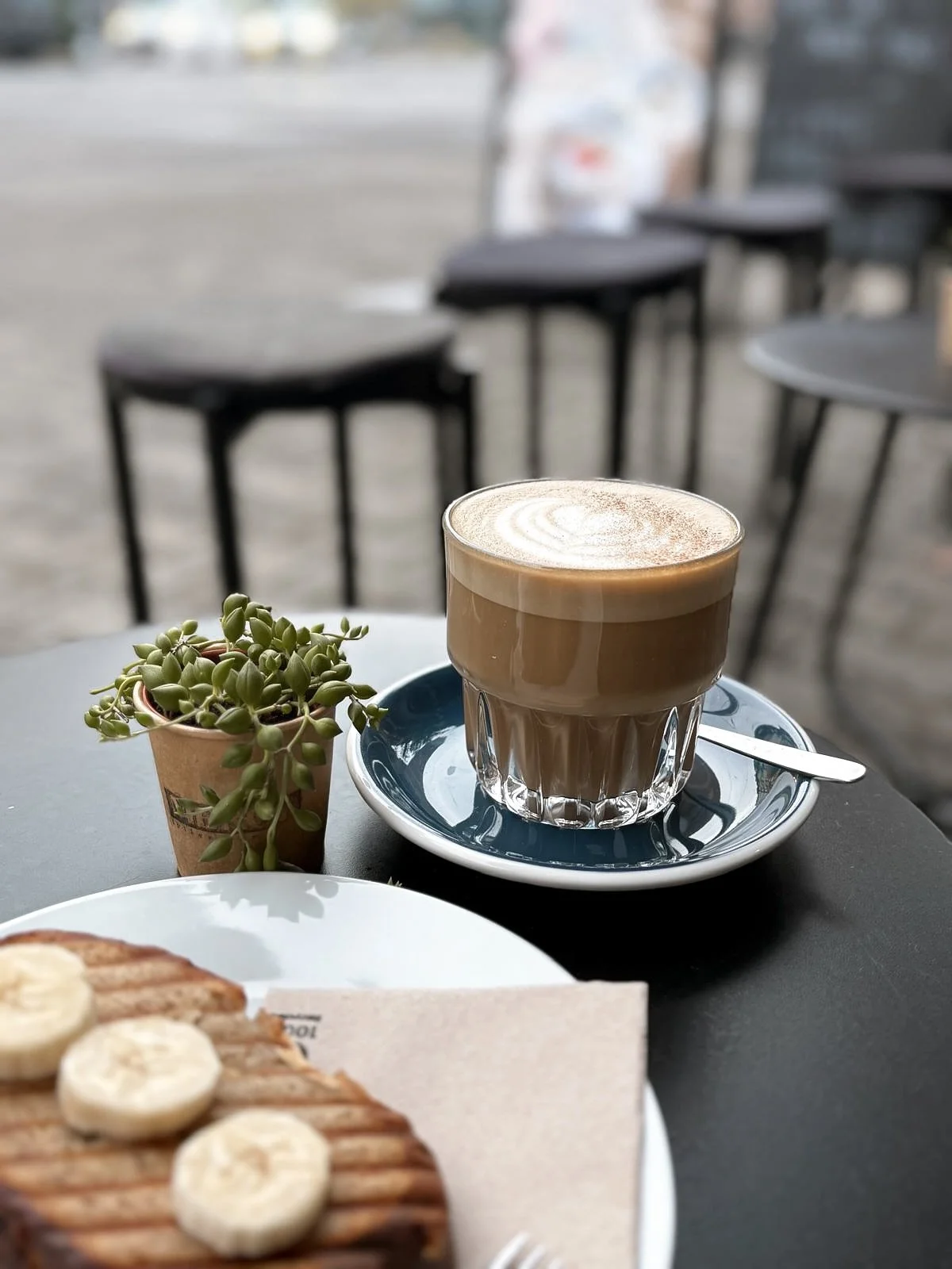 Happy Halloween Friday🧡🎃 Seid ihr bereit für ein cozy Wochenende mit uns? Wir haben natürlich auch am Feiertag für euch geöffnet und freuen uns auf euren Besuch 🍂 
Unterbilk
Sa (Allerheiligen) 8:30-18 Uhr
So 9-18 Uhr 
Flinger