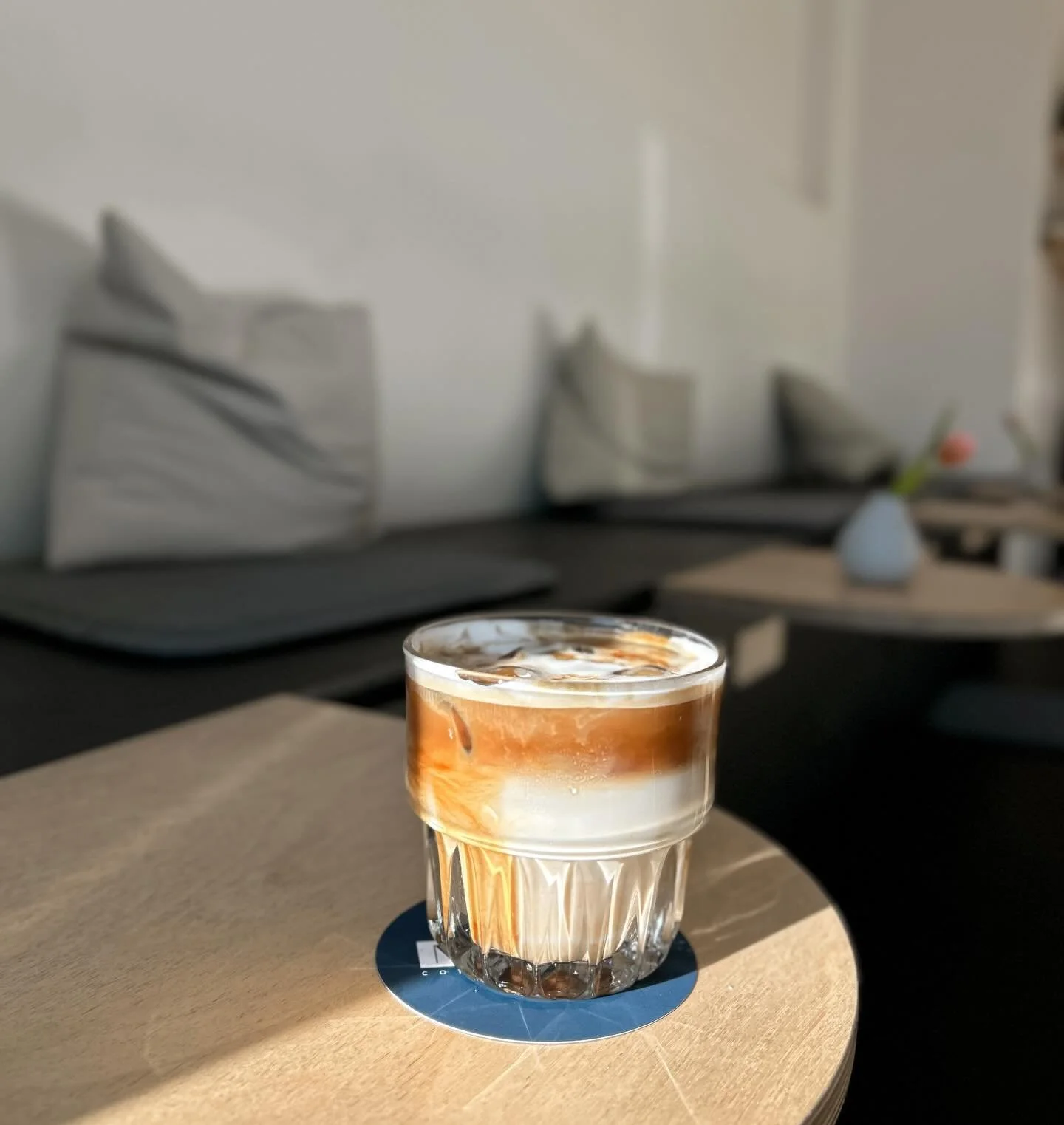 Was ein toller Start ins Wochenende ☀️
Kommt vorbei und genie&szlig;t einen leckeren Iced Coffee in der Sonne. 

#coffeelover #coffee #coffeedaily #barista #baristalife