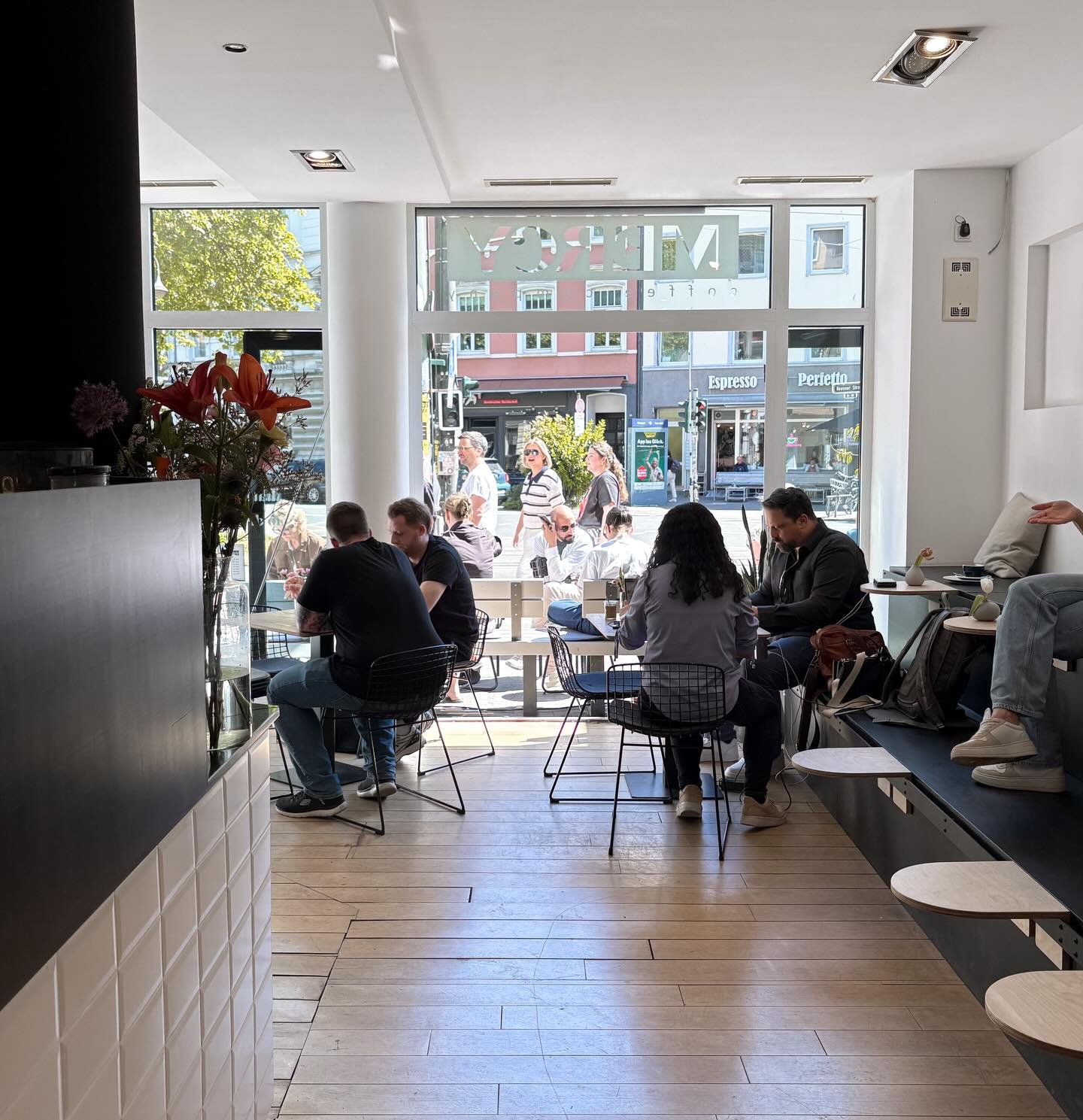 Morgen findet der D&uuml;sseldorf Marathon statt und die L&auml;ufer laufen direkt vor unserer T&uuml;r in Unterbilk vorbei. 

Kommt vorbei und feuert bei nem K&auml;ffchen kr&auml;ftig mit an. Zur Feier des Tages &ouml;ffnen wir etwas fr&uuml;her. 
