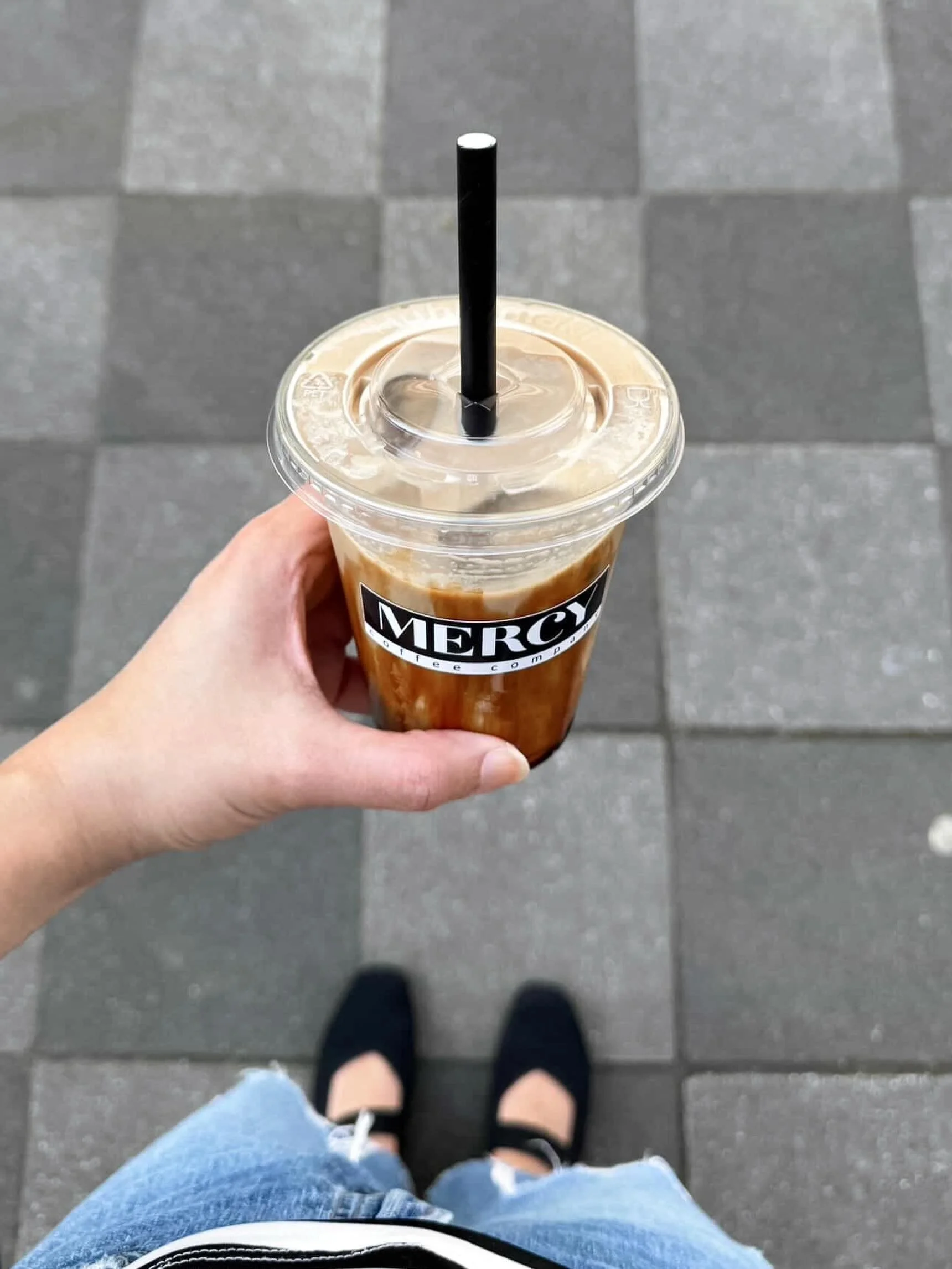 Der Sommer ist da und wir freuen uns auf leckere Iced Drinks und ein sch&ouml;nes Wochenende mit Euch ☕️🧊

📸 @aubasbas 

#coffeeshop #wochenende #specialtycoffee #caramelicedlatte