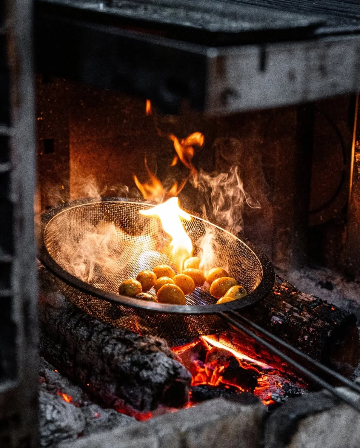 @carmelatl Inspired by the coast. Anchored in fire.
If you haven't been, go 🔥🔥

Baskets are flying off the shelves, so don't wait for Santa if you want one.