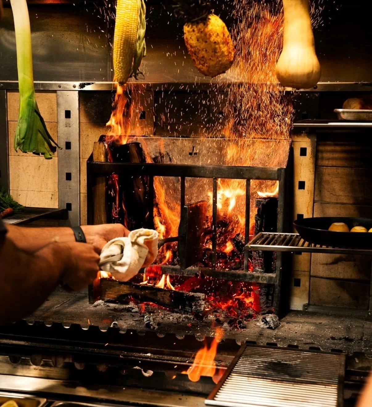 🔥 Fueled by passion and fire, @chefsujans  ignites the kitchen at @indiennechicago, crafting a truly unique Michelin-starred modern Indian experience.
Where innovation meets tradition, and every flame tells a story.

Please reach out today to get mo