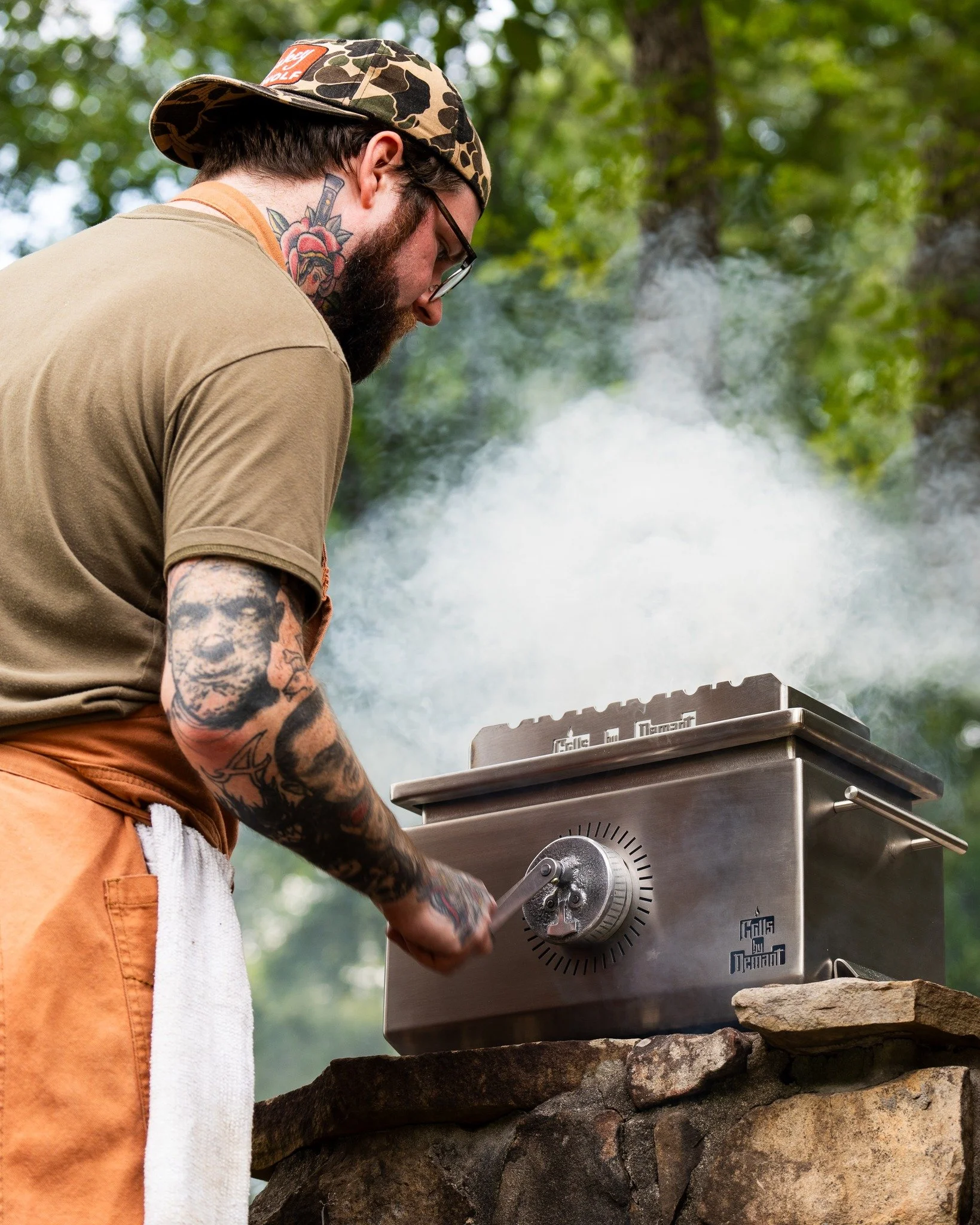 🔥 Back in Stock! 🔥
Our Tabletop Yakitori Grills are ready to fire again. With or without a built-in fan that keeps your embers glowing perfectly from beneath.
No more waving fans or chasing sparks, this design keeps the coals alive without sending 