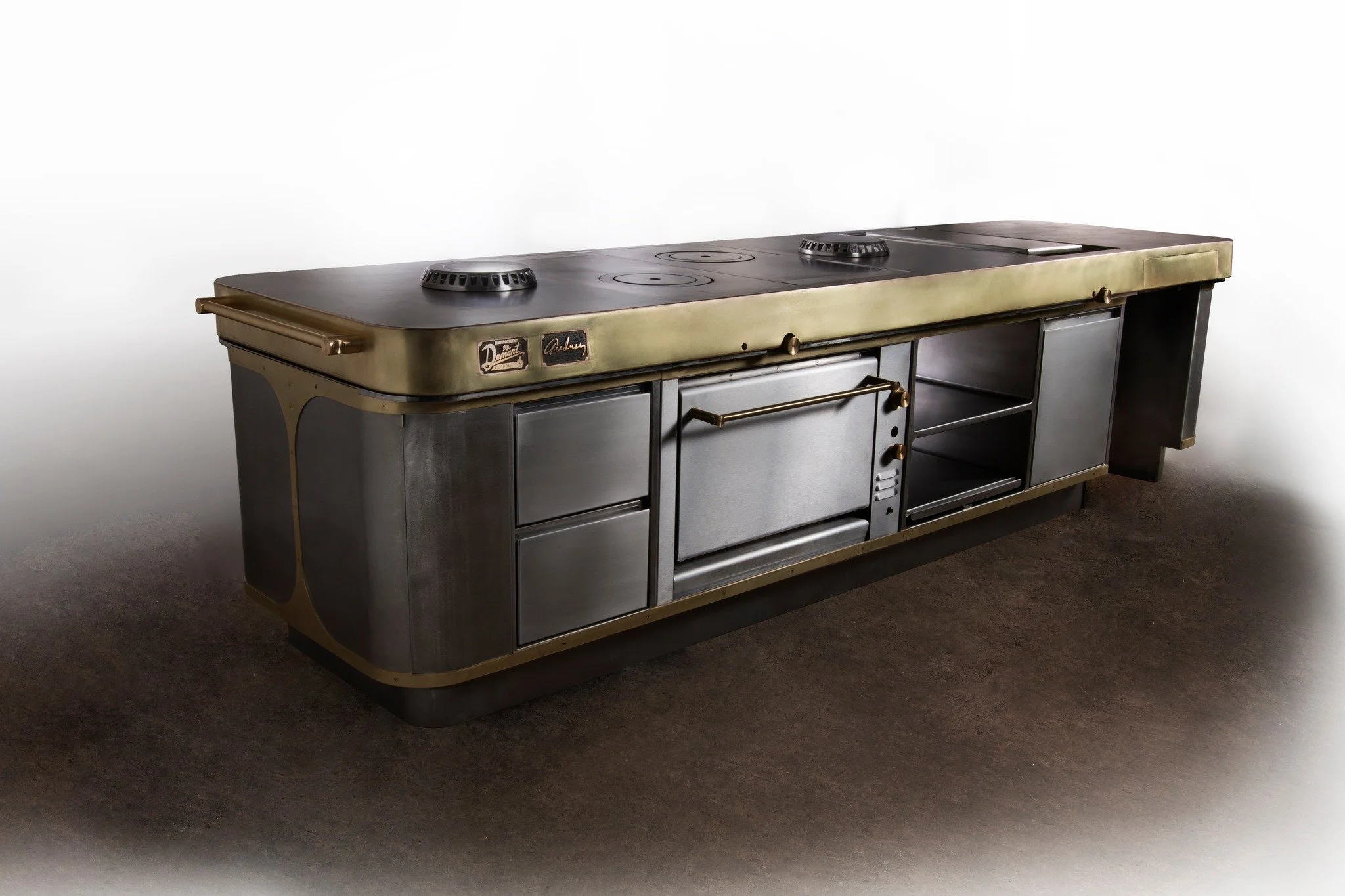 Most cooklines are a mix of brands, mismatched heights, and equipment that was never meant to work together.
It doesn&rsquo;t just look messy, it costs speed, consistency, and guest confidence.

You shouldn&rsquo;t have to fight your own kitchen.

Th