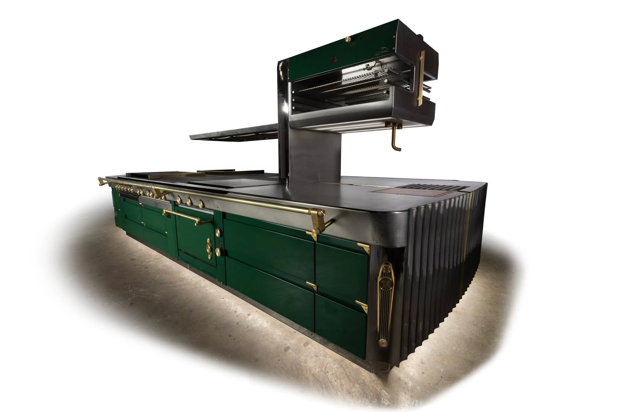 You want gear that won&rsquo;t let you down.
That requires craftsmanship you can count on.
So we partnered up: Demant &times; Montague.
Built in America. Designed with purpose.
Engineered for top performance.
Because when your tools are solid, so are