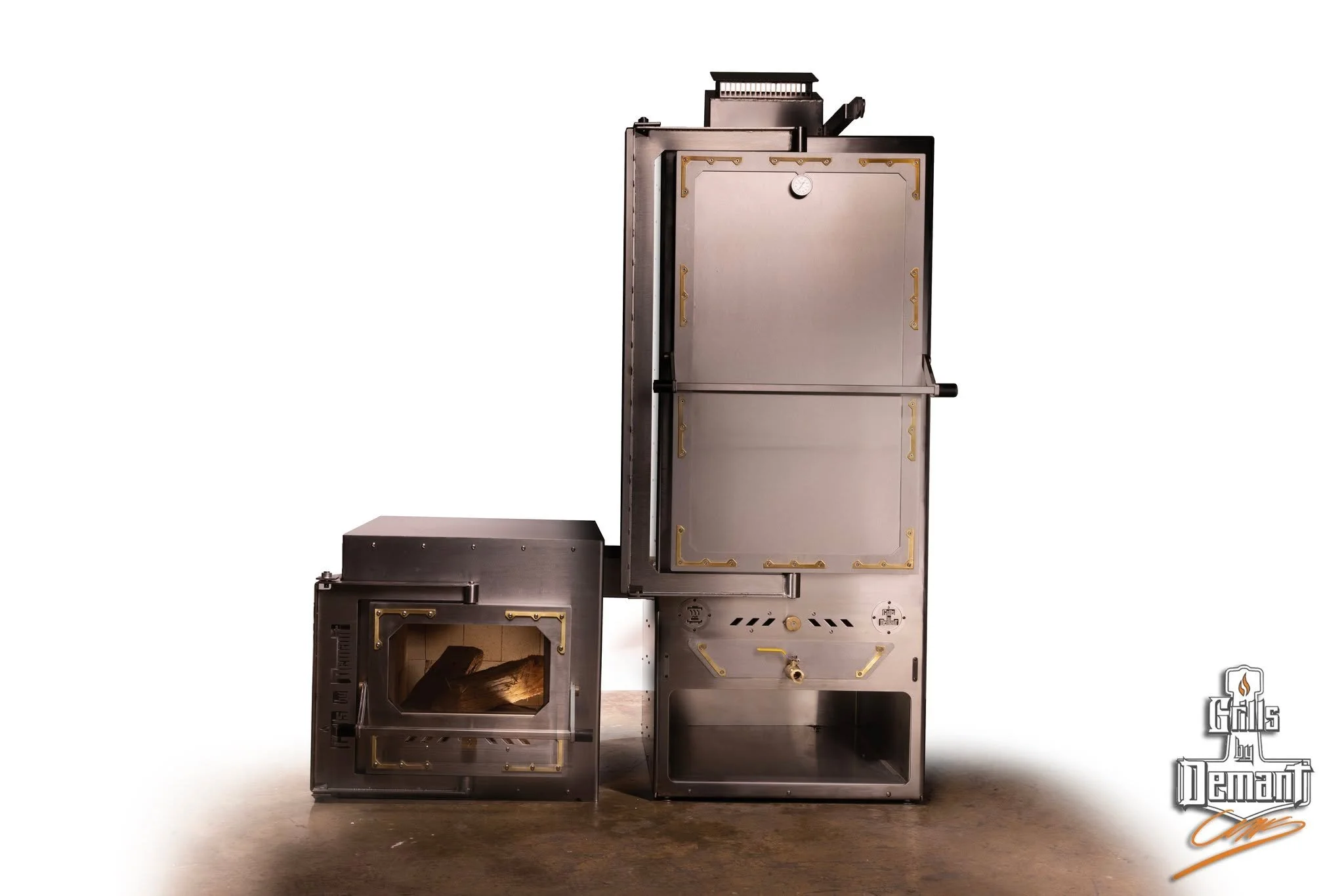 Meet the Demant Off-Set Smoker
Built for chefs who demand both precision and soul, our off-set smoker delivers clean heat, consistent draw, and the kind of flavor you only get when engineering meets tradition.
Crafted in stainless steel and designed 