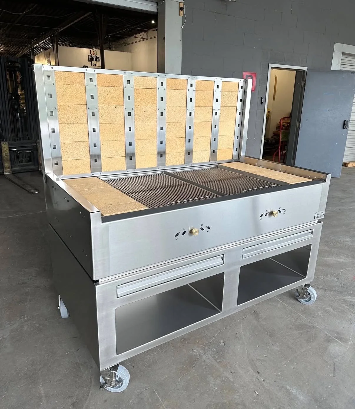 This is what happens when a chef asks, and we listen.
A custom 72&quot; Robata style pit grill with open sides, dual movable plating platforms that adapts to the flow of service.
Fully ETL certified and built to perform, night after night.
Live fire,