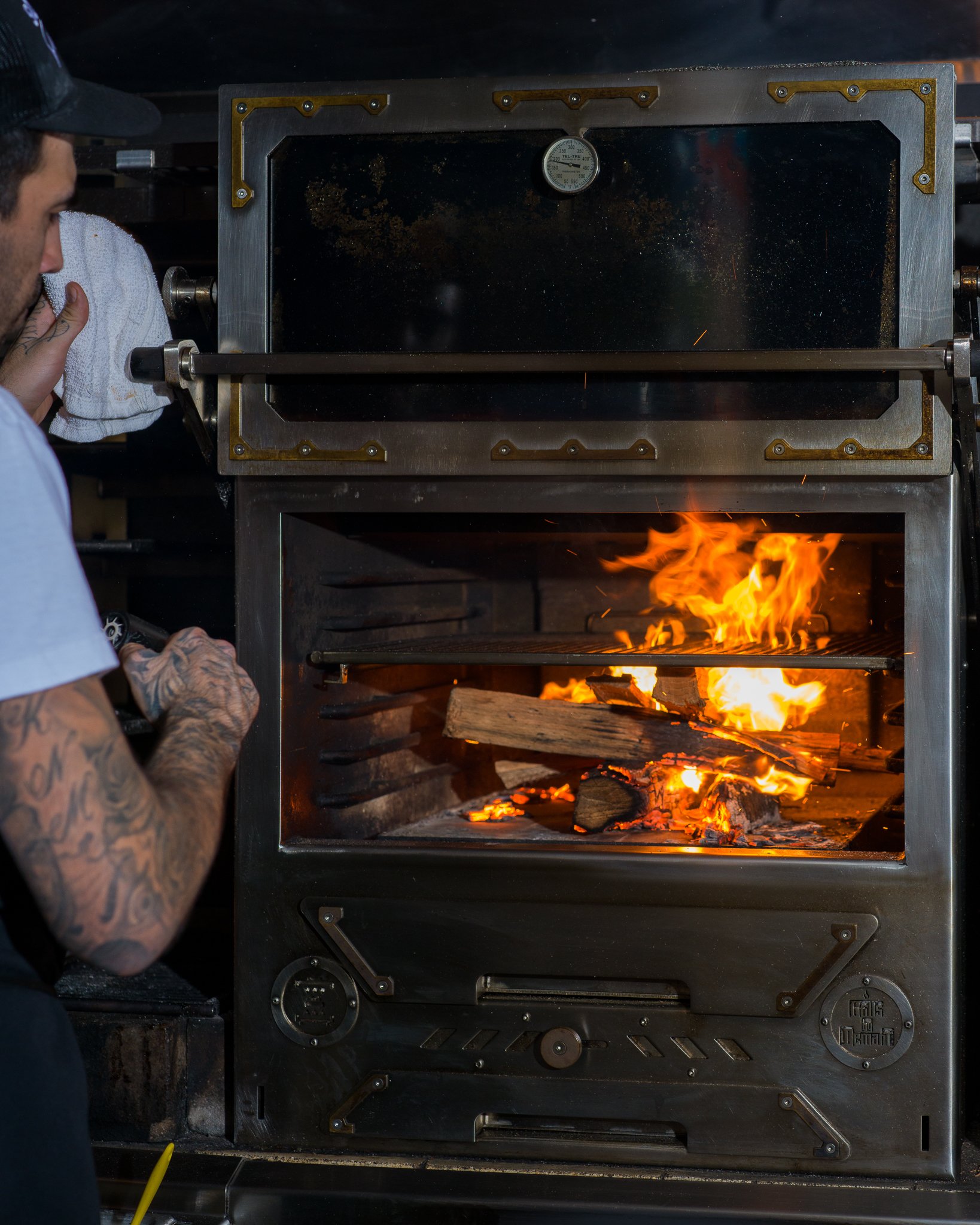 Here&rsquo;s the difference most brands won&rsquo;t talk about:
🔥 Charcoal ovens are designed for charcoal only 🔥

Our solid fuel ovens are purpose-built for both wood and charcoal, with airflow, heat management, and materials engineered to handle 