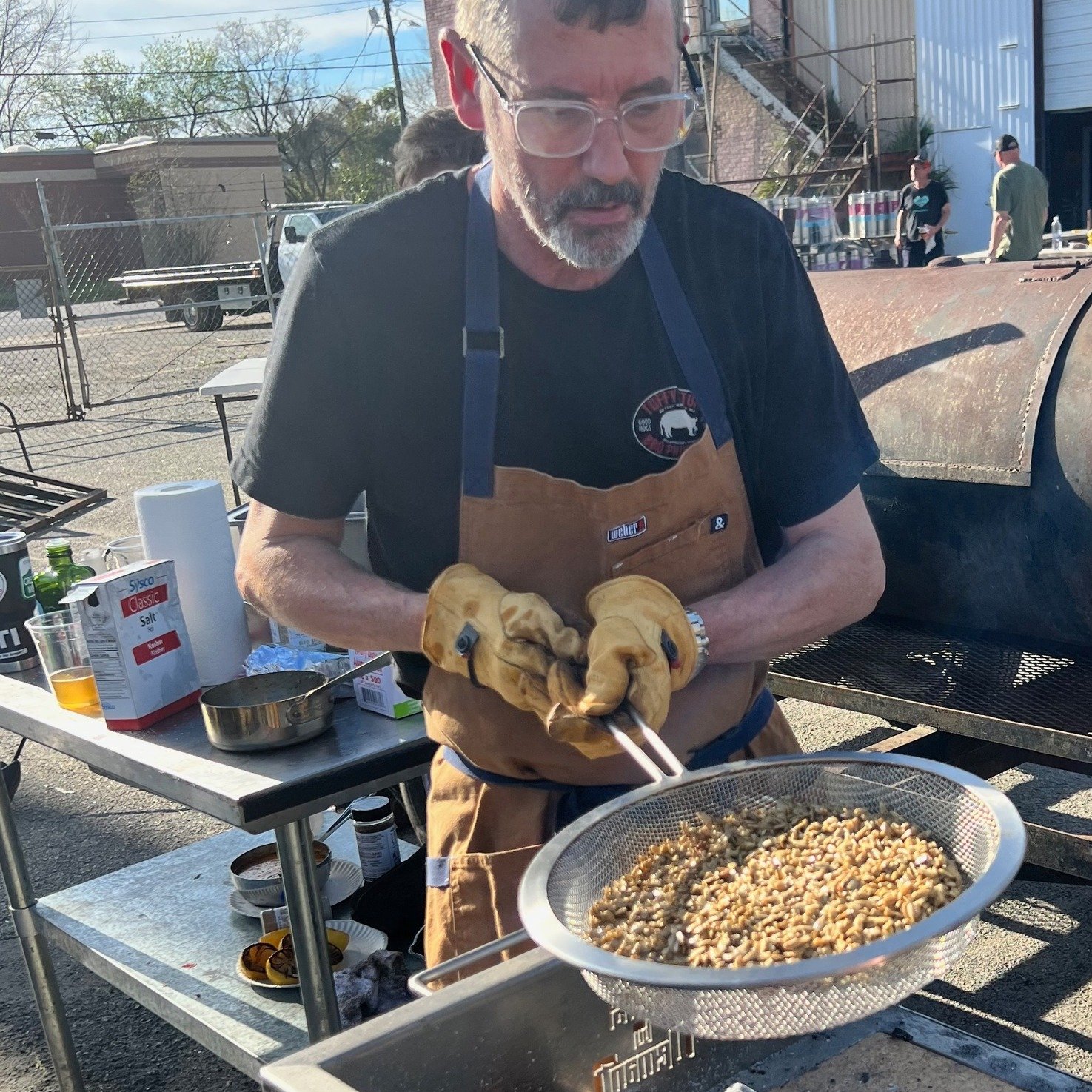Not everything over fire has to be steak.
Throwback to @tuffystone  at @holycityhog  BBQ University a few years back,  roasting sunflower seeds like it&rsquo;s the most natural thing in the world.
Fine mesh basket.
Hot embers.
Zero stress.
No seeds f