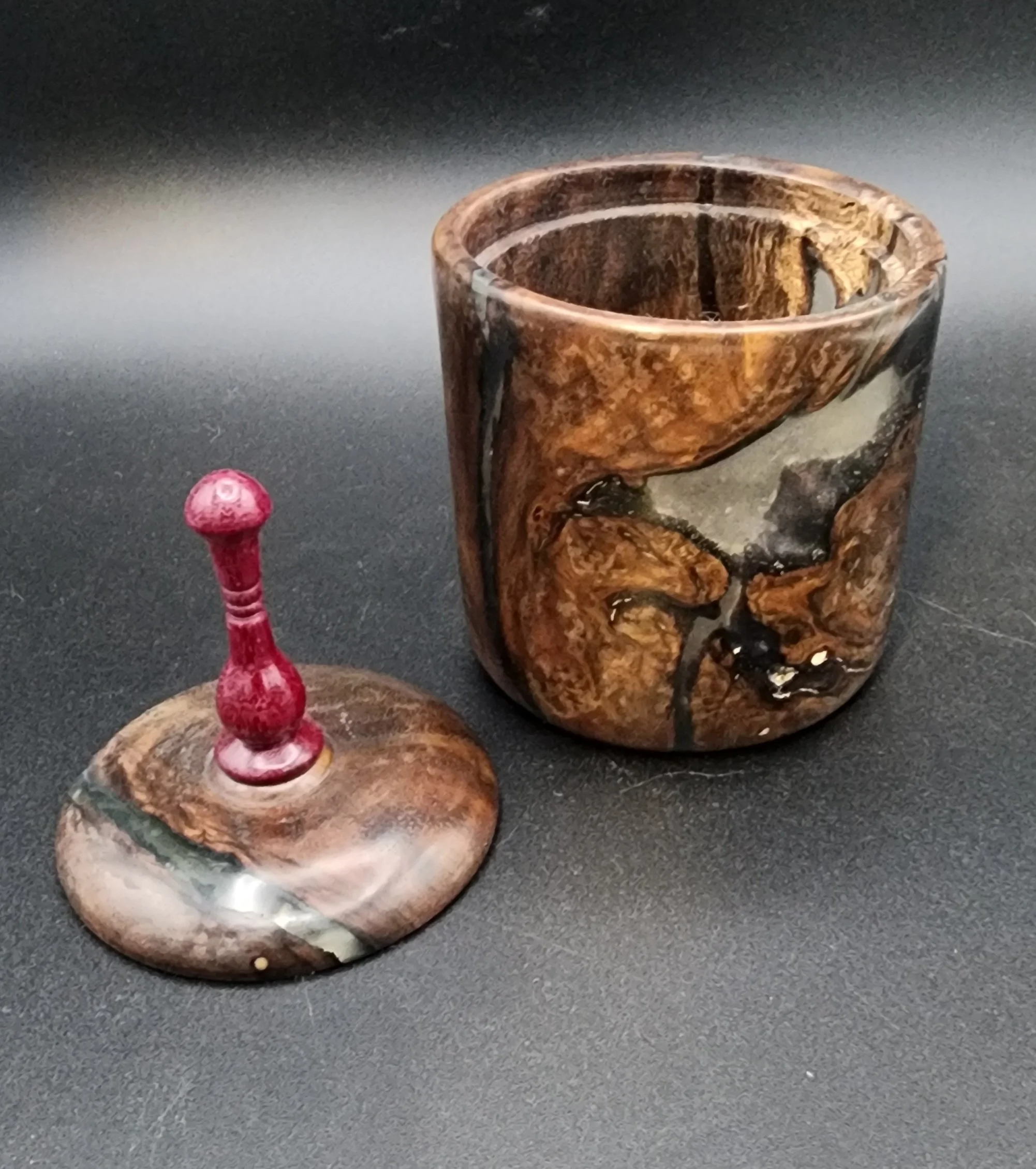 Wlanut burl and Resin box_open.jpg
