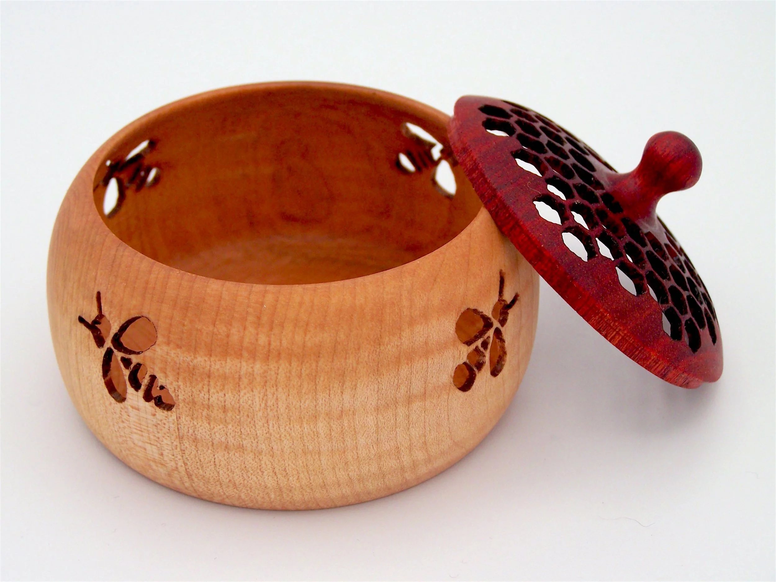4 x 3 in Curly_Maple_and_Redheart_Pierced_Bee_box_open.JPG