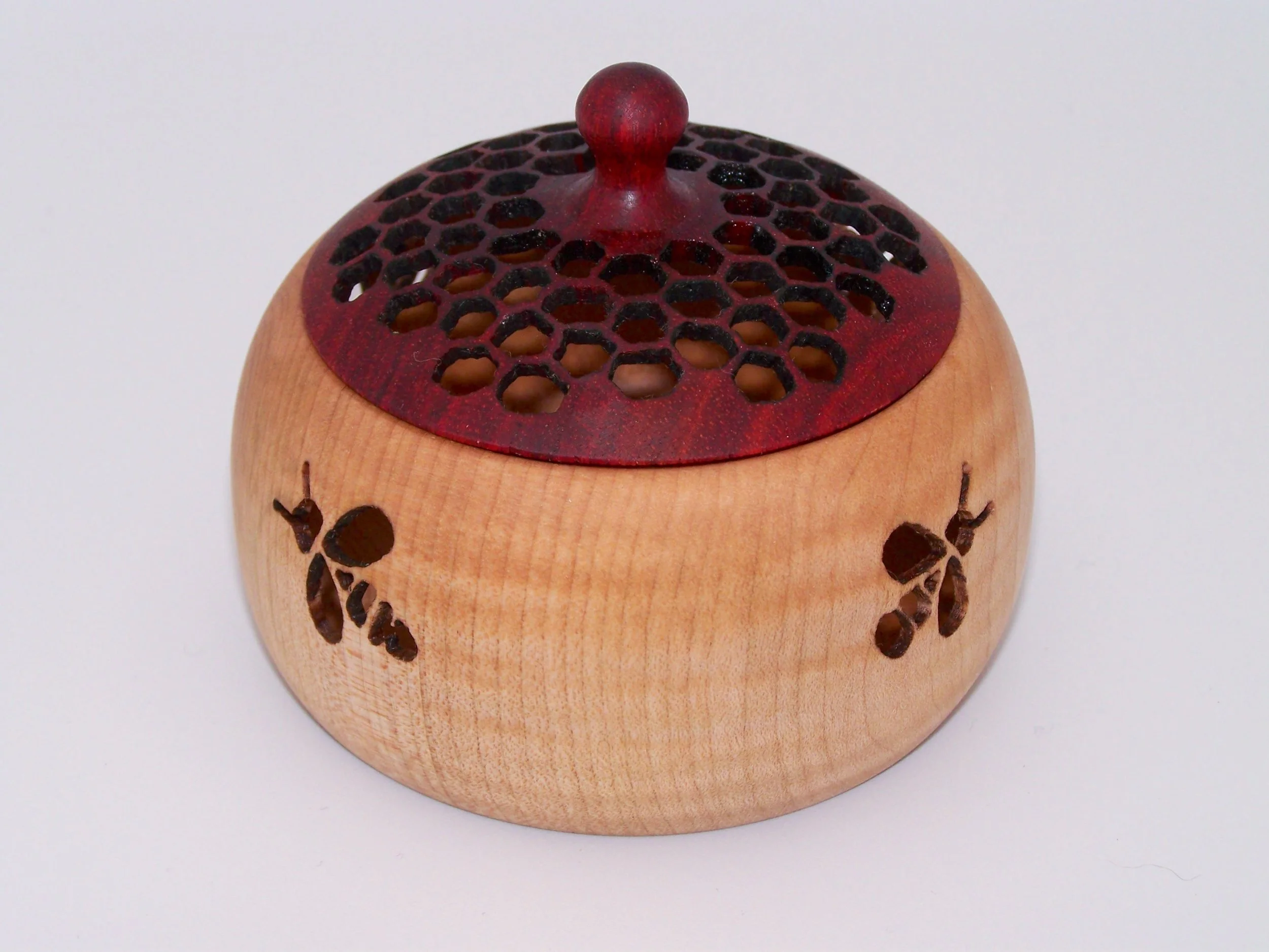 4 x 3 in Curly_Maple_and_Redheart_Pierced_Bee_box_front.JPG