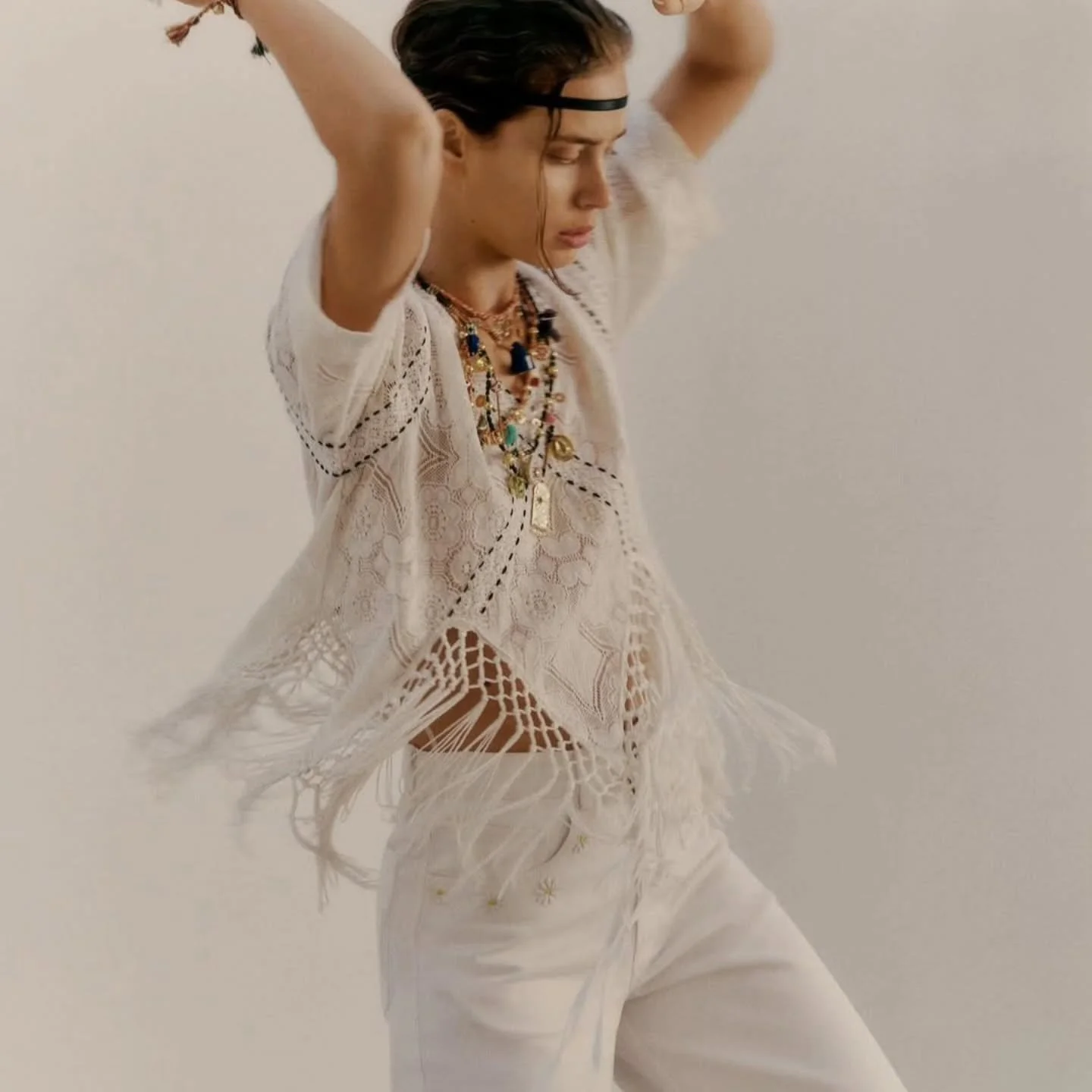 Monoki was born from an essential desire: to create a timeless wardrobe that carries well-being, vitality, and inner power. A wardrobe designed to accompany everyday life, faithful to each person&rsquo;s individuality while connecting us to a more un