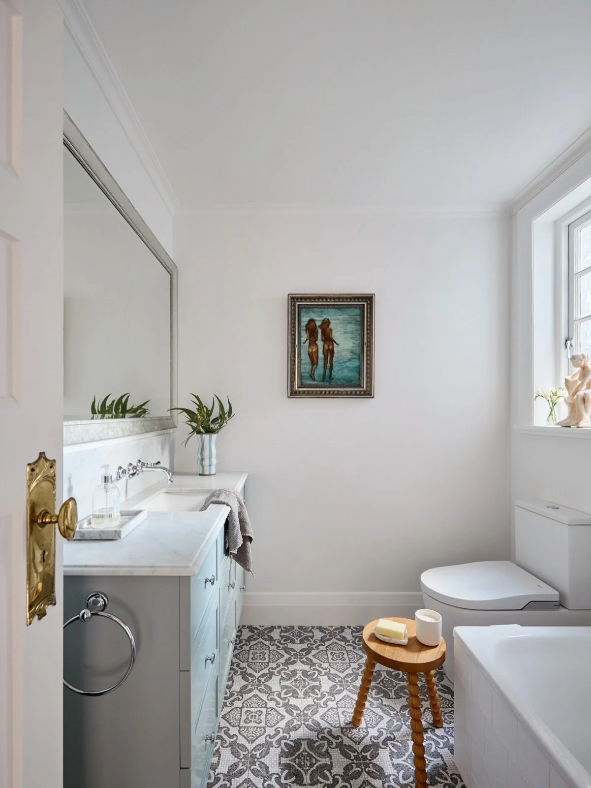 Introducing our Cremorne Point Residence.

A whole-home refresh defined by timeless materials, considered detailing and beautifully crafted joinery.

From the bathrooms to the dining room joinery, every space was designed to feel calm, refined and de