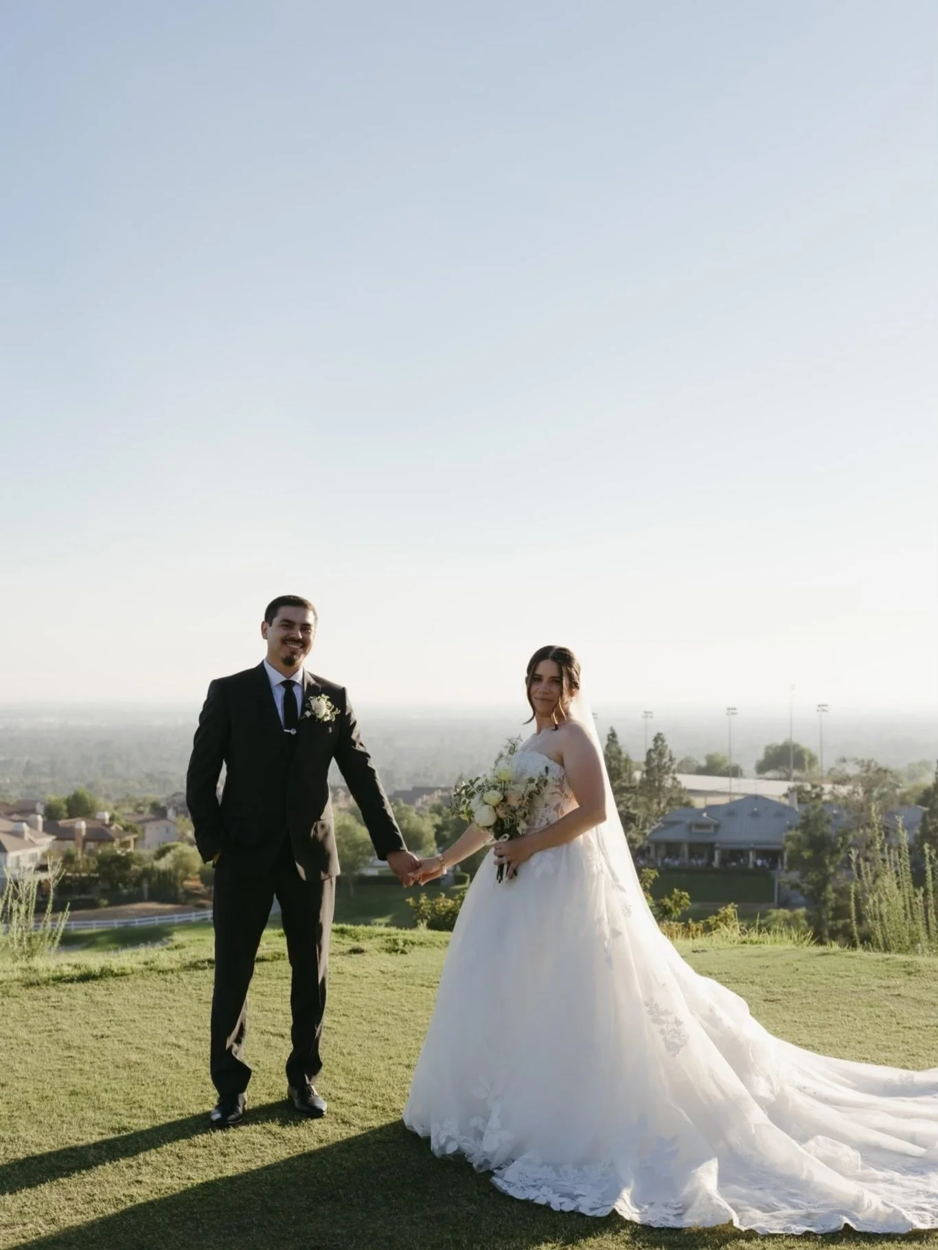 Loved designing these personal flowers for Emma &amp; Joseph&rsquo;s wedding at Black Gold Golf Club. Emma&rsquo;s peach, white, yellow, and green bridal bouquet created the perfect soft, romantic look for a late summer wedding in Orange County. 

Ph