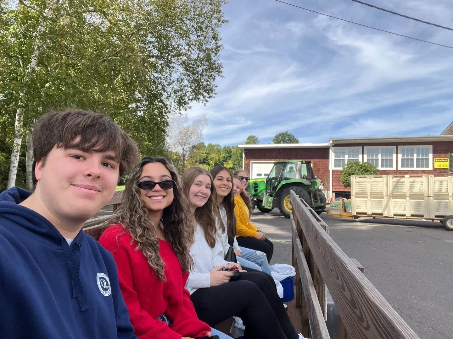 QU EMS went apple picking! Our members had a great time enjoying the fall weather and picking some delicious apples. Thank you to everyone who came for a good time! 🍎