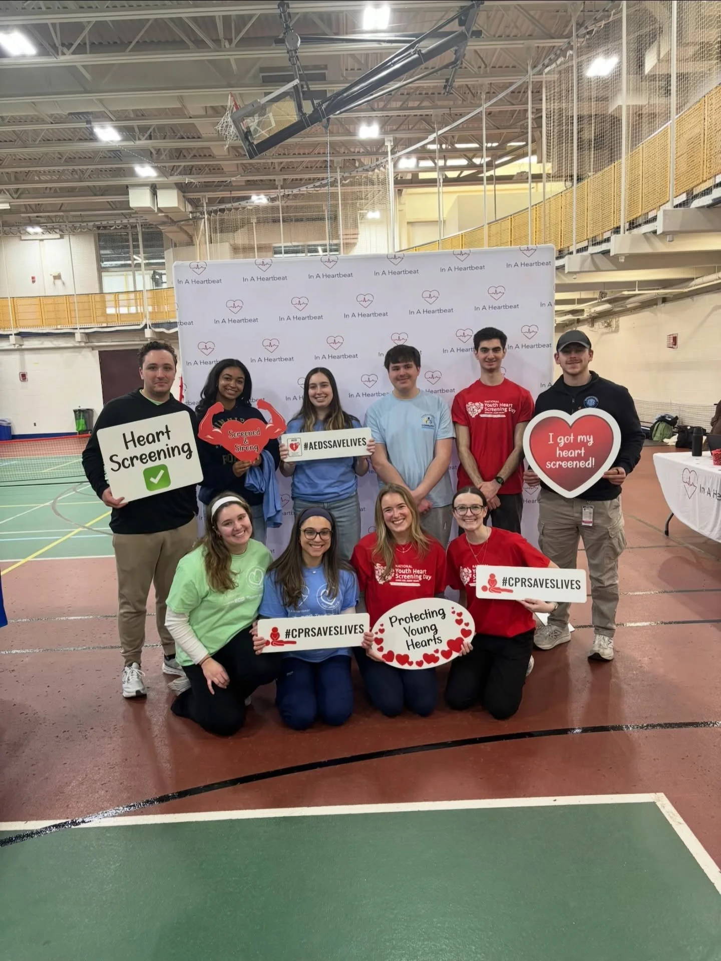 Today QU EMS had the incredible opportunity to work with the In a Heartbeat Foundation to administer ECGs and perform CPR demonstrations. Thank you to @inaheartbeatfoundation and @qusoncommengagement for inviting us to volunteer and give back to the 