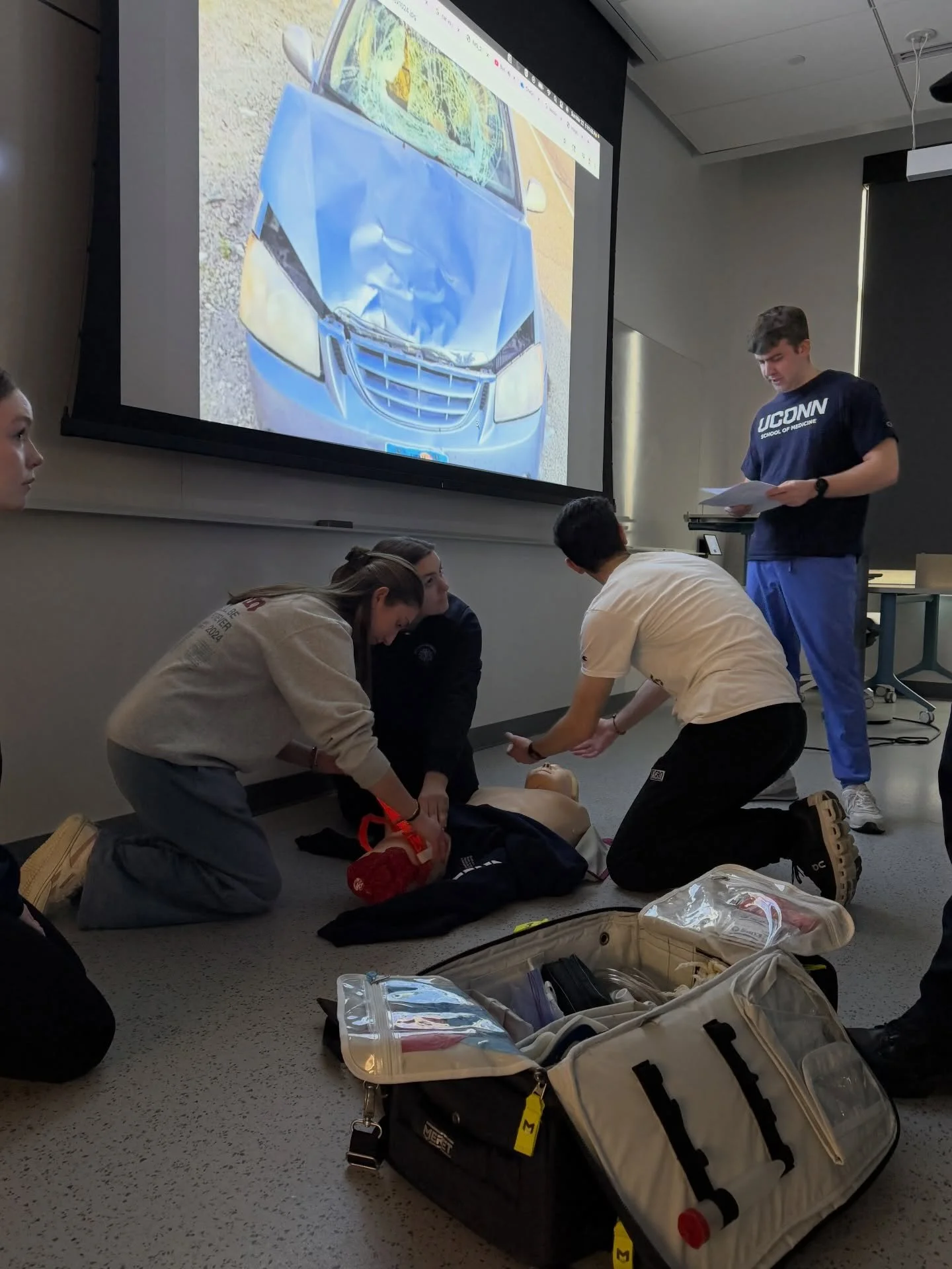 This past weekend,QU EMS had the incredible opportunity to collaborate with the CT Emergency Medicine Medial Student Council to run challenging mock calls focused on avoiding tunnel vision in EMS. We are so thankful for everyone who worked to plan th