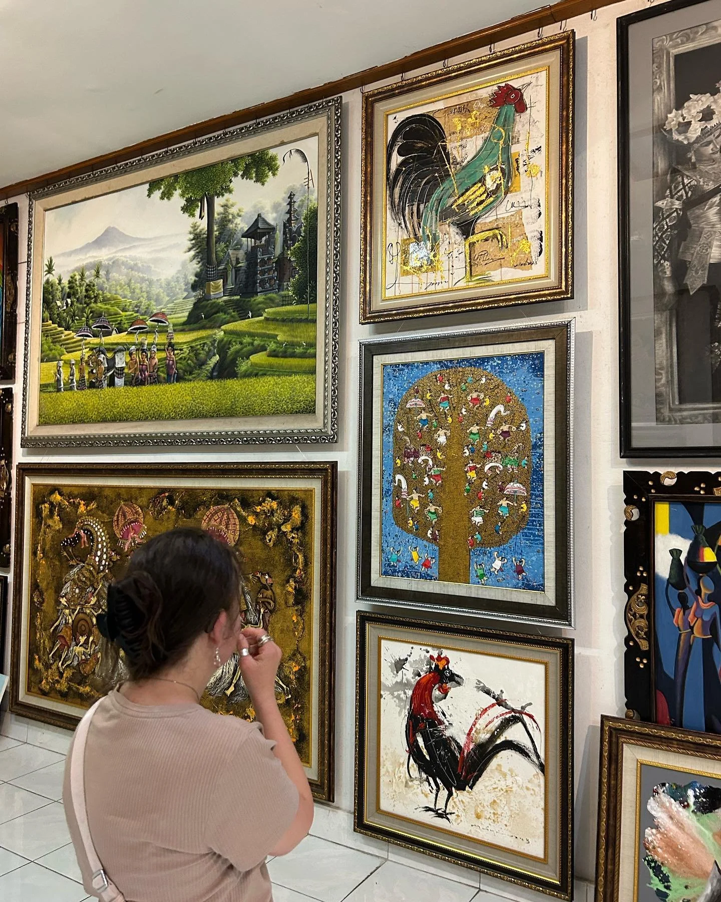 Happy New Year everyone✨

Here are some pics of my Bali adventures! I had a fabulous time looking at paintings and Batik art, eating good food and hanging out by the pool with my family. I hope you all had a wonderful Christmas and a great New Year&r