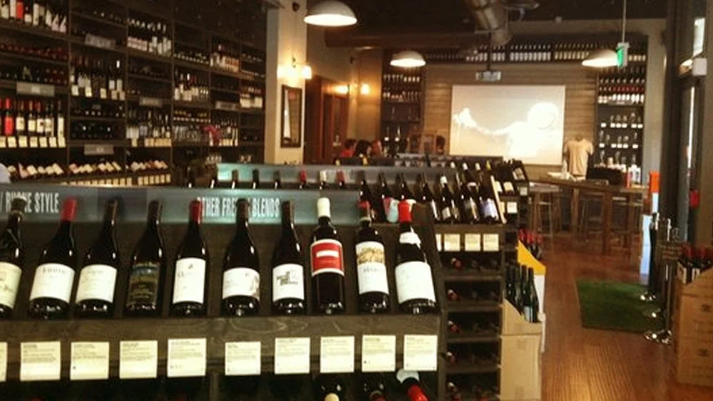 07-BuzzWineBeerShop.jpg