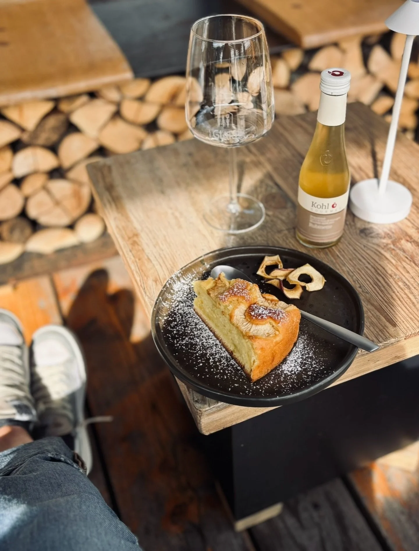 Dopo una passeggiata nel bosco&hellip; la merenda &egrave; ancora pi&ugrave; buona 🍏

Ti aspettiamo questo weekend! ⛰️

🕙 Siamo aperti con orario 10-14 | 17-21

#legiarefolgaria #youralpinebreak #folgaria #alpecimbra #trentino #merenda #tortadimele