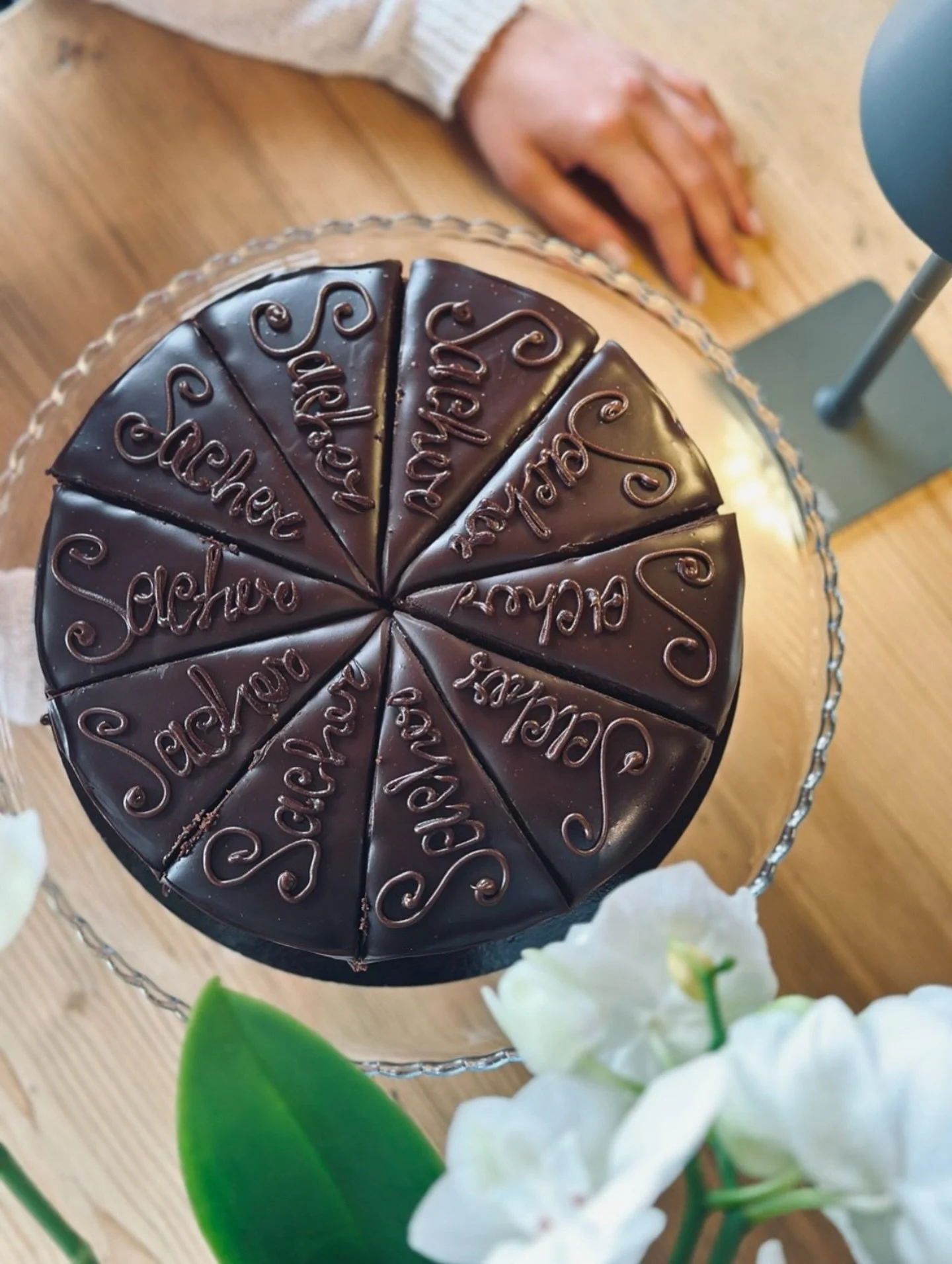 It&rsquo;s merenda timeee! 🧁
Passa da noi per una pausa golosa: potrai assaggiare le deliziose torte artigianali del @panificio_pasticceria_barbetti 

#legiarefolgaria #youralpinebreak #alpecimbra #folgaria #trentino #merenda #torte #torteartigianal