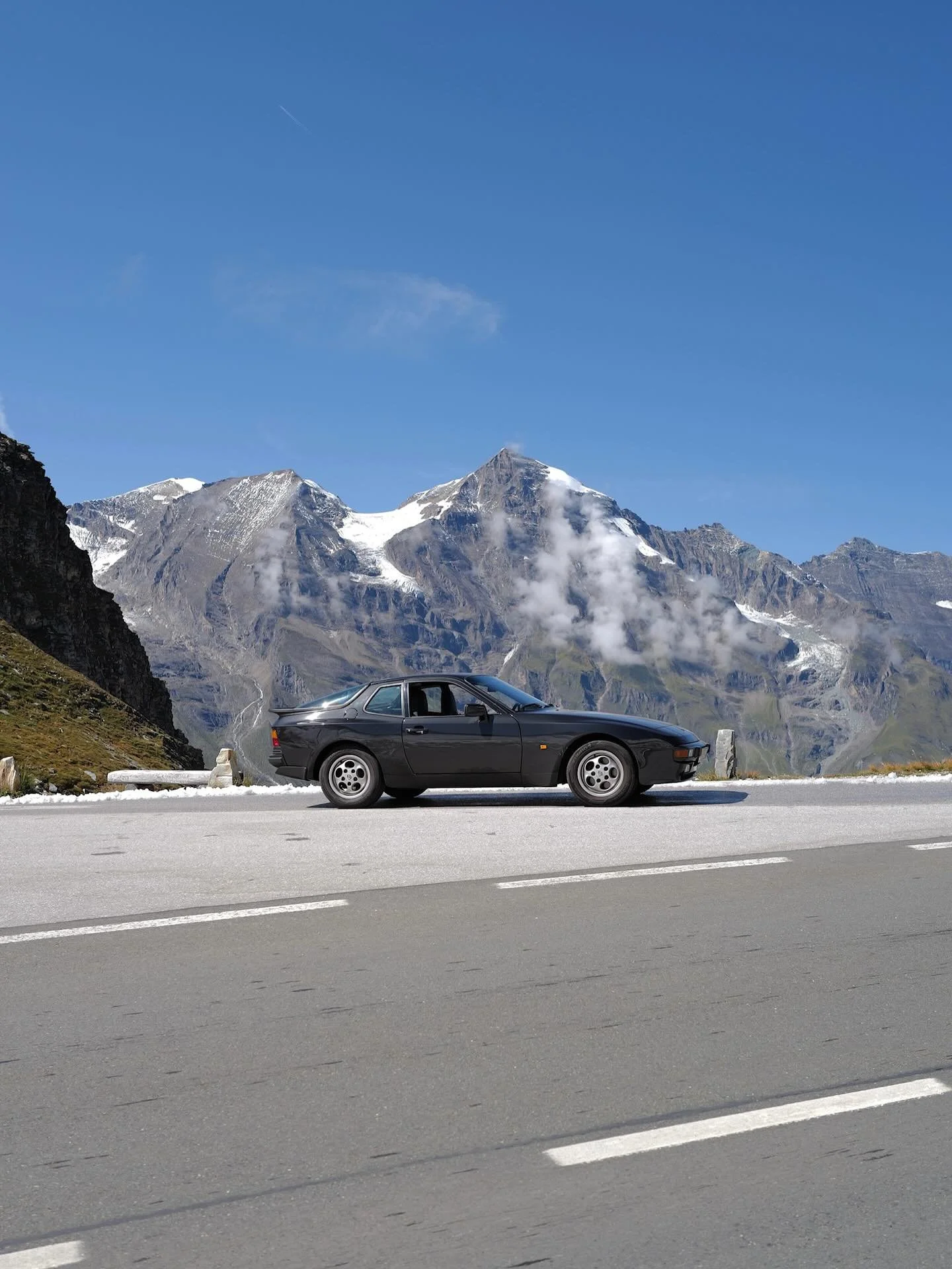 road trip to mankei.

link in bio for the full journal entry on the latest adventure behind the wheel of our porsche 944. 

#porsche #fatinternational #fatmankei #hochalpenstrasse #drivevintage #porsche944 #porsche944s #carphotography