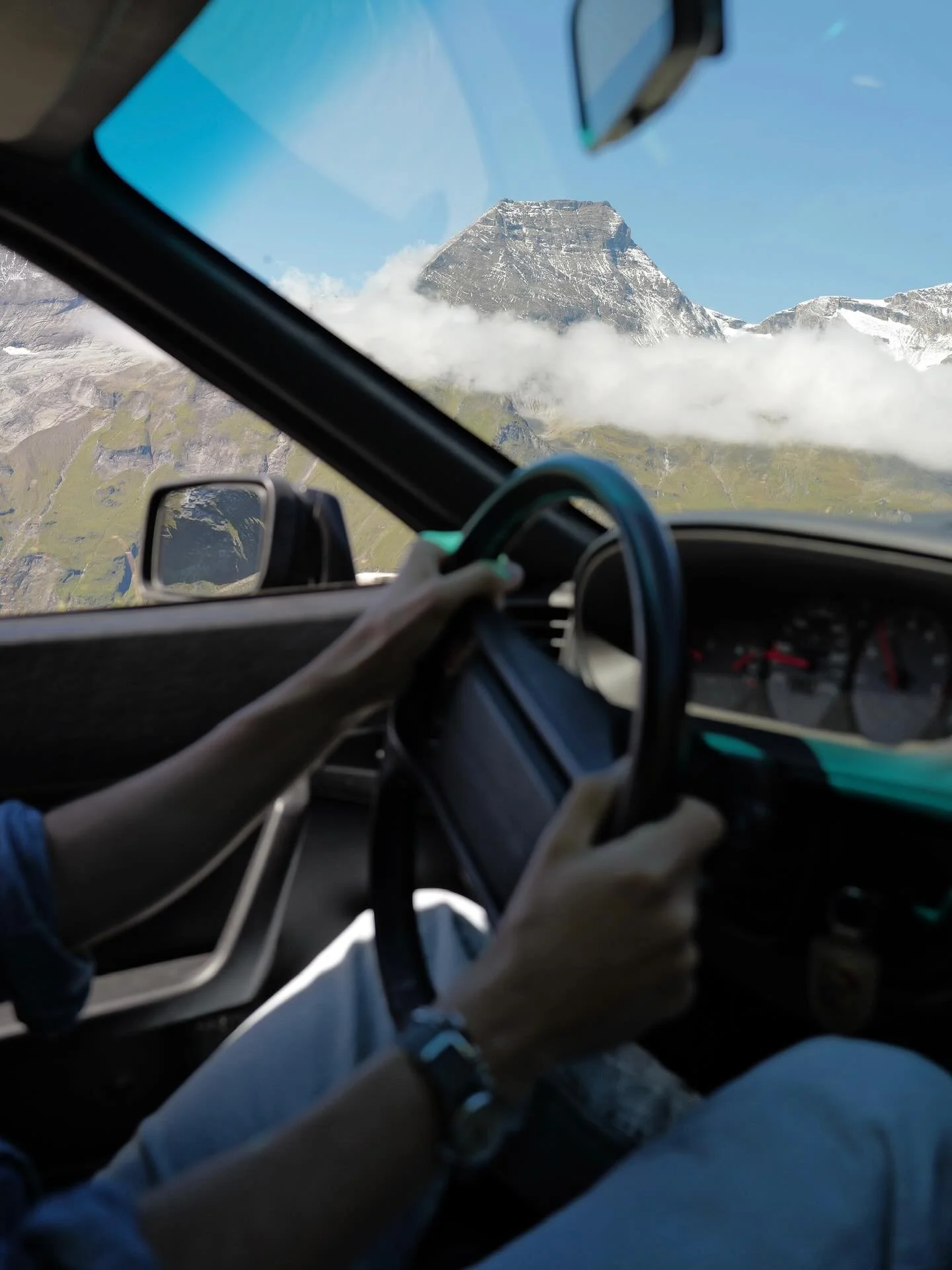 some non-car things from the gro&szlig;glockner: another mountain top, a familiar longines and an old cassette.

#gro&szlig;glockner #porsche #drivevintage #porsche944 #porsche944s #longines #vintagelongines #roadtripphotography