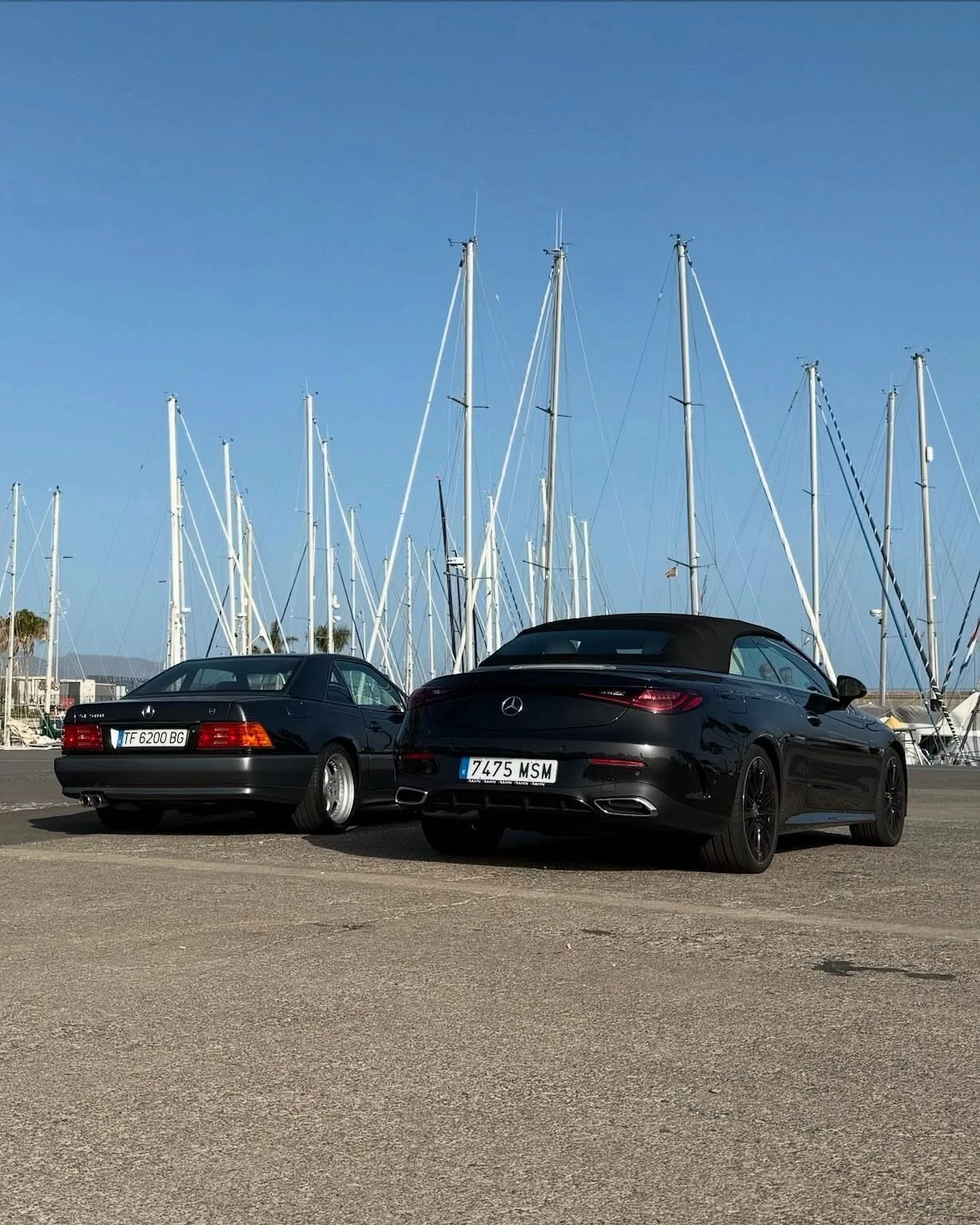 roadsters of their time

first edition of garage notes now live on our website. journal entry with full story linked in bio.

#mercedes #mercedesclassic #mercedesroadster #r129 #a236 #modernvsclassic #garagenotes #dlbrtdltnts