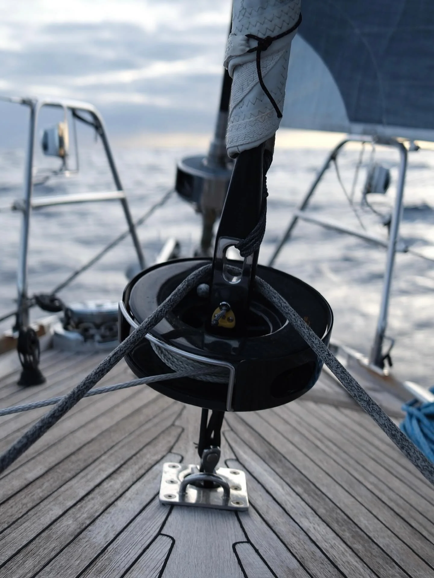 paying attention to the quiet things

#slowliving #quietobservations #sailingmemories #sailingfiji #everydayaesthetics #dlbrtdltnts