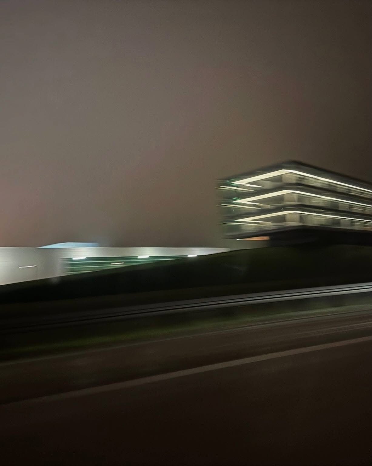 autobahn aesthetics with @robatherm

architecture seen through glass. journal entry with full story linked in bio.

#architecture #autobahn #mittelstand #everydayaesthetics #dlbrtdltnts