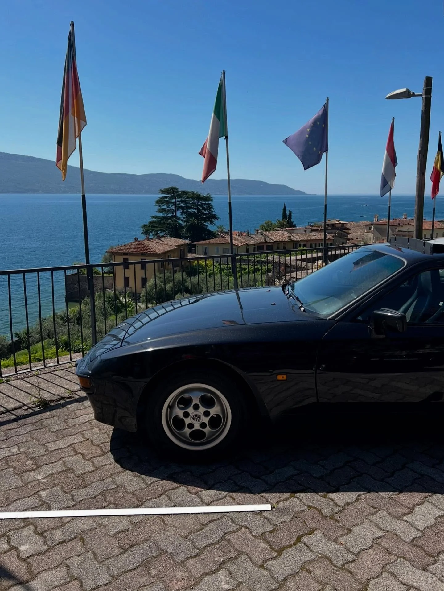 a few more frames from our road trip unplanned.

link in bio for the full journal entry and to find out what stayed with us from this trip.

#porscheclassic #porsche944 #porsche944s #mercedesclassic #mercedesw124 #drivevintage #modernclassics #openro
