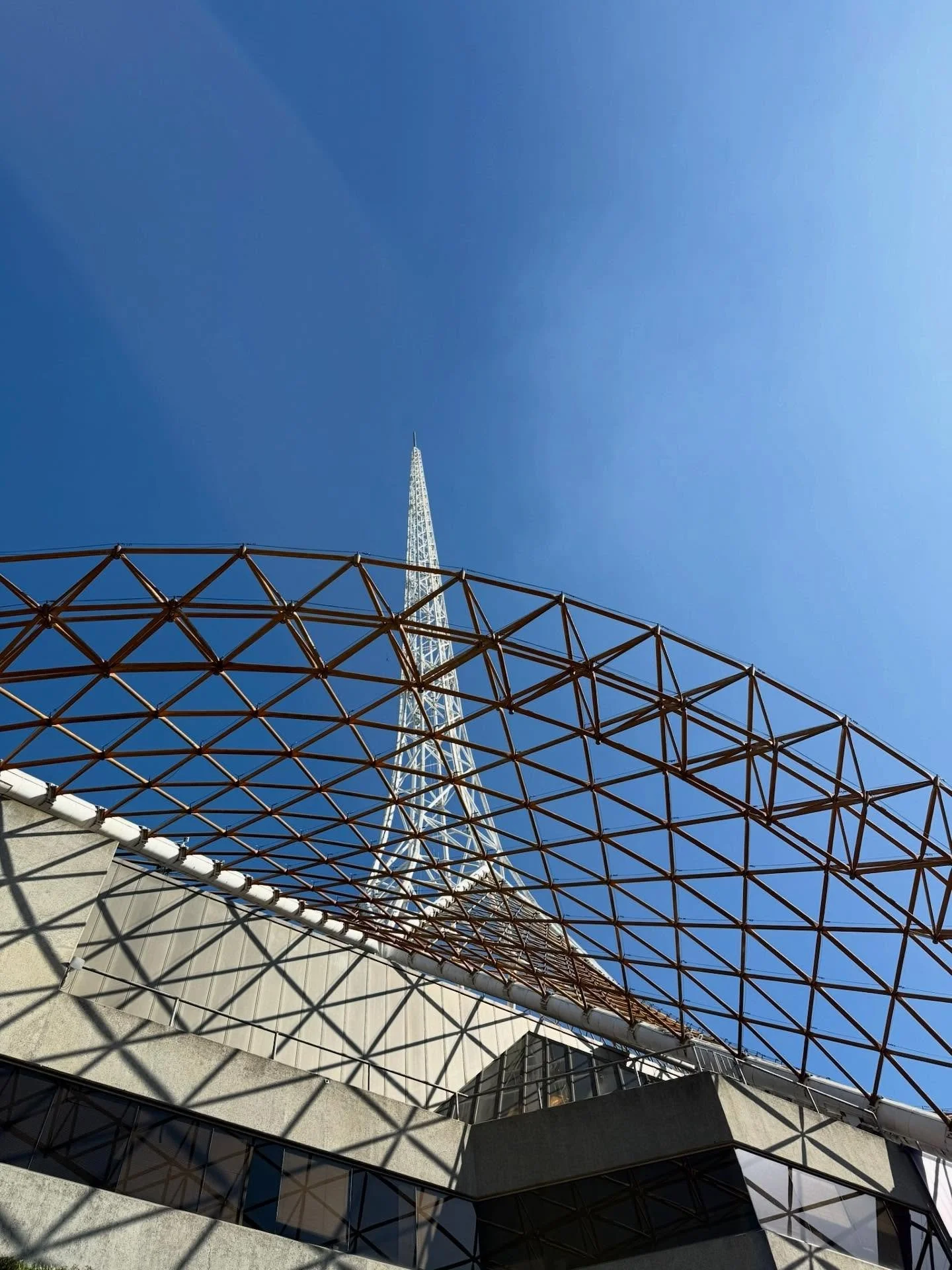looking for patterns in melbourne.

found a few.

what&rsquo;s the first thing you notice?

#melbourne #melbournearchitecture #architecturephotography #architecturaldetails #urbangeometry #visualnotes #dlbrtdltnts