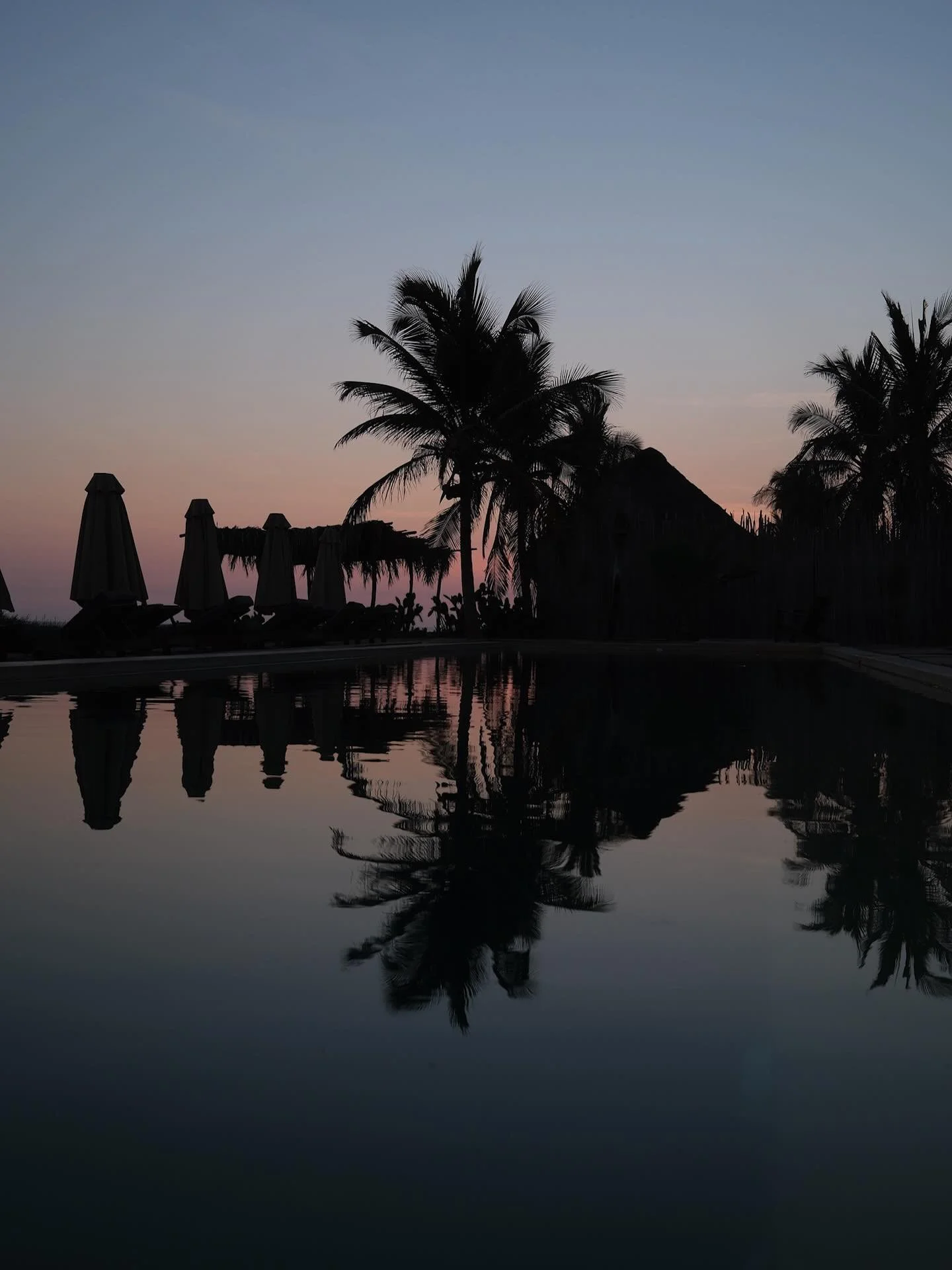one sunset. three versions. 

ventanilla, oaxaca. part i.

sharp, blurred or somewhere in between?

#ventanilla #oaxaca #oaxacacoast #pacificmexico #slowshutter #slowshutterspeed #everydayaesthetics #dlbrtdltnts