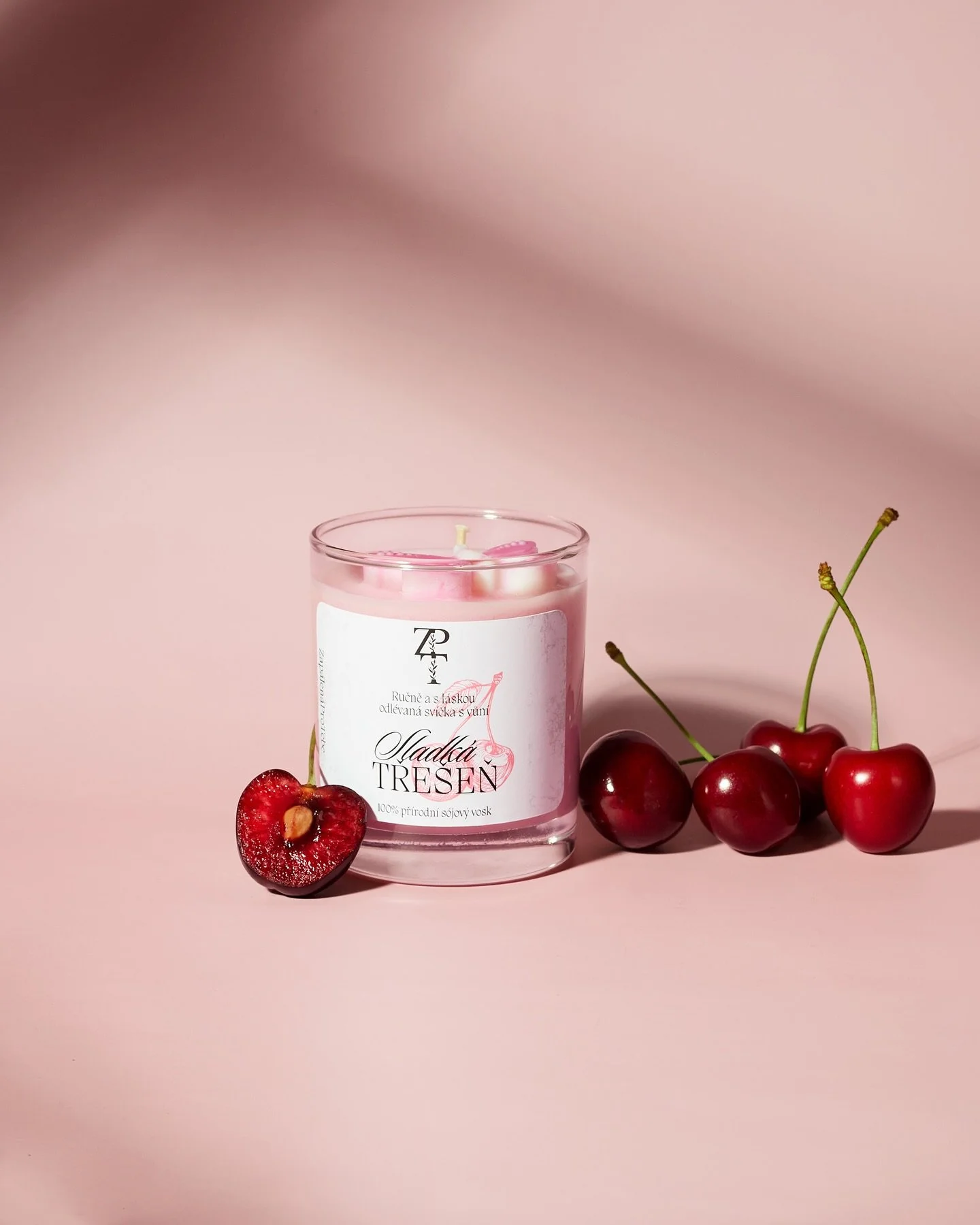 Značka @zapalenaprotebe 
Photo @studio.ain 

#produktovafotografia #reklamabratislava #internetovyobchod #productstyling #studiophotographer #productshot #creativecontent #productphoto #ecommerceslovakia #socialnesiete