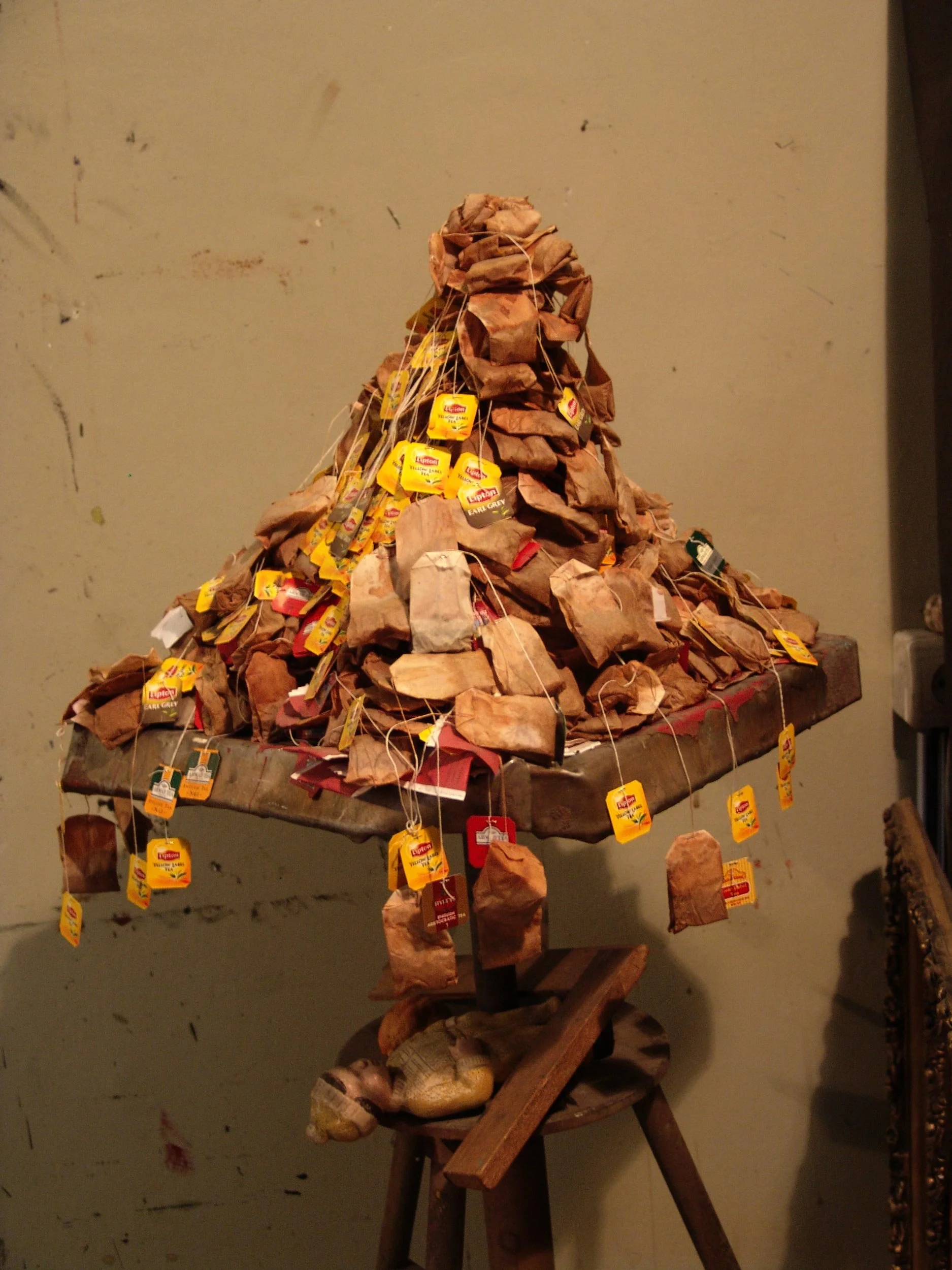 vakho bugadze's sculpture made out of tea bags