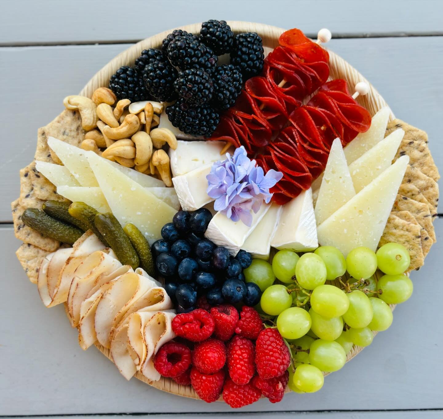Back in the kitchen and taking orders!🤗 New size board perfect for a date night for two or an appetizer for a family of 4. This board pictured is also gluten free and pork free.