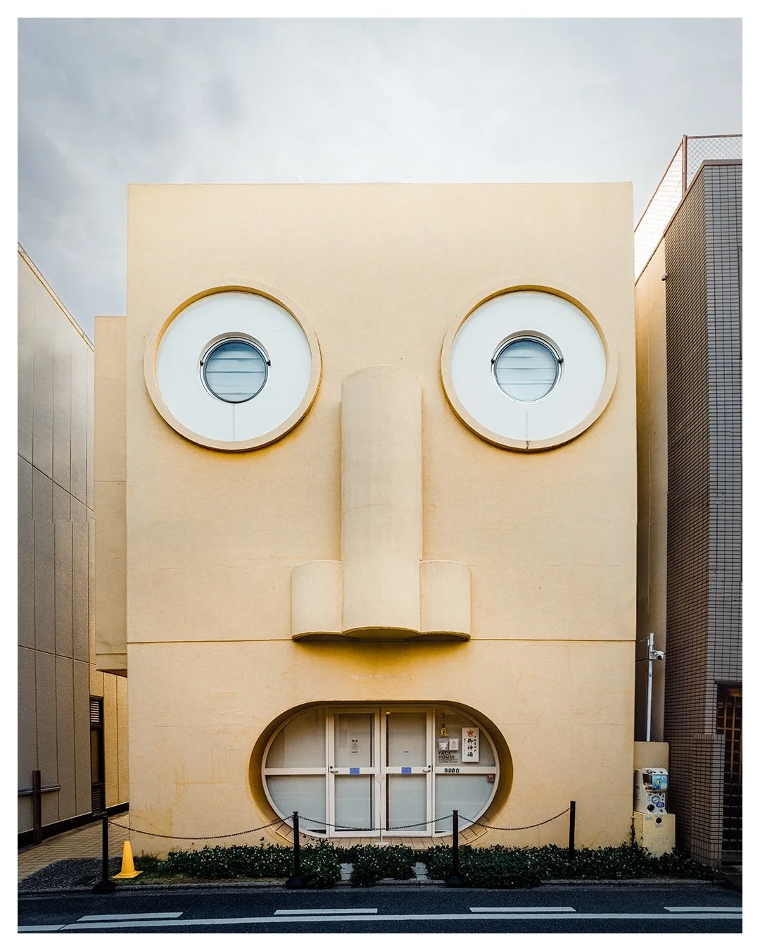 Face house in Kyoto 🇯🇵

The building is known as the Face House or Kao no ie by Kazumasa Yamashita designs in 1974.
#architecturephotography #urbanphotography #kyoto #japan #explorejapan