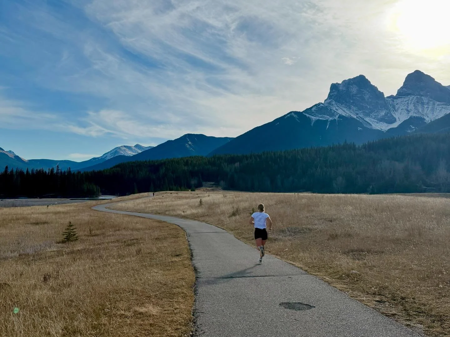 Why wait till the New Year to start chasing your goals? I&rsquo;ve got space to add a few athletes to my coaching roster! Expert level coaching for road, trail and mountain running.

Curious to learn more? Send me a DM or head to the link in my bio t