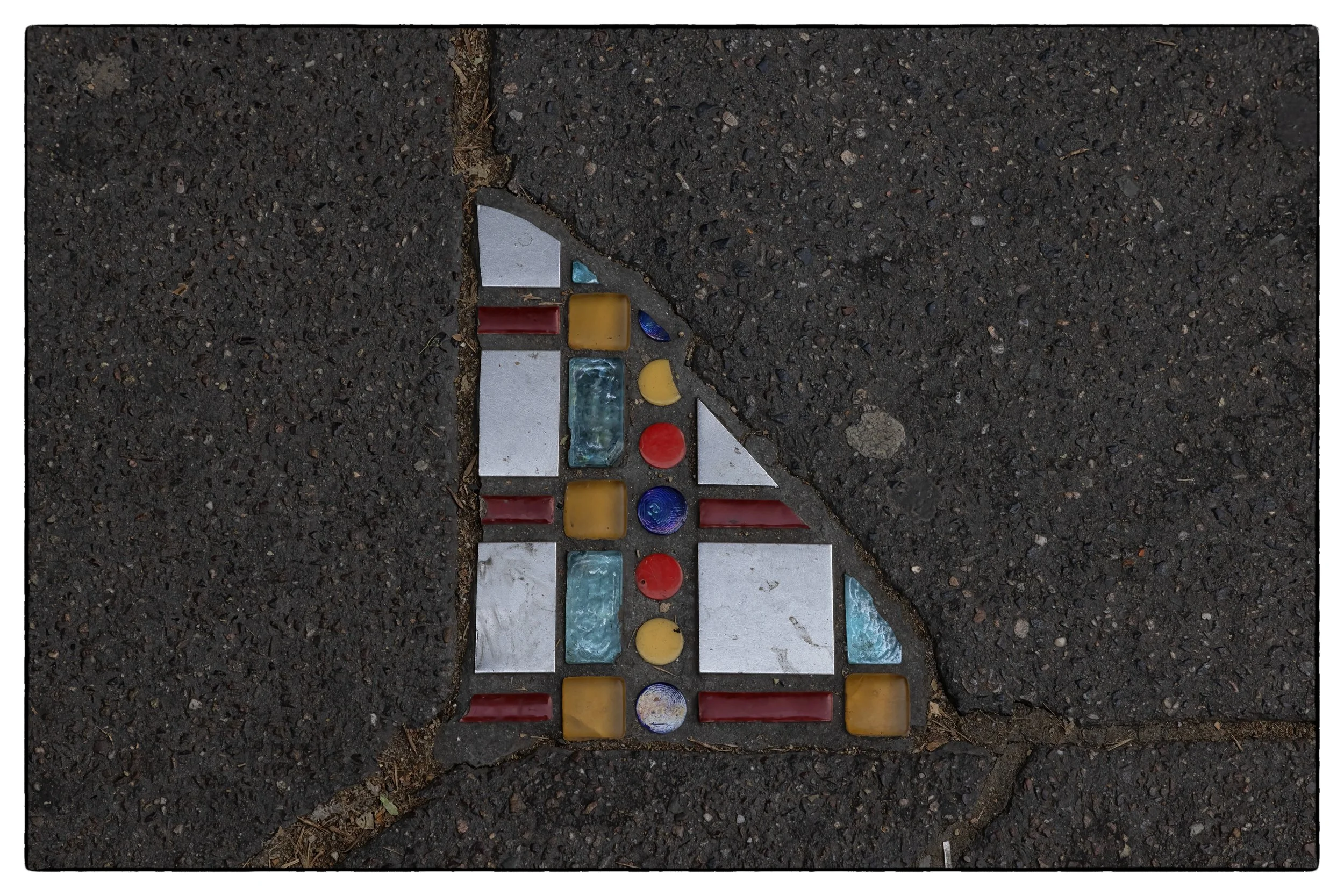 Sidewalk art, Paris