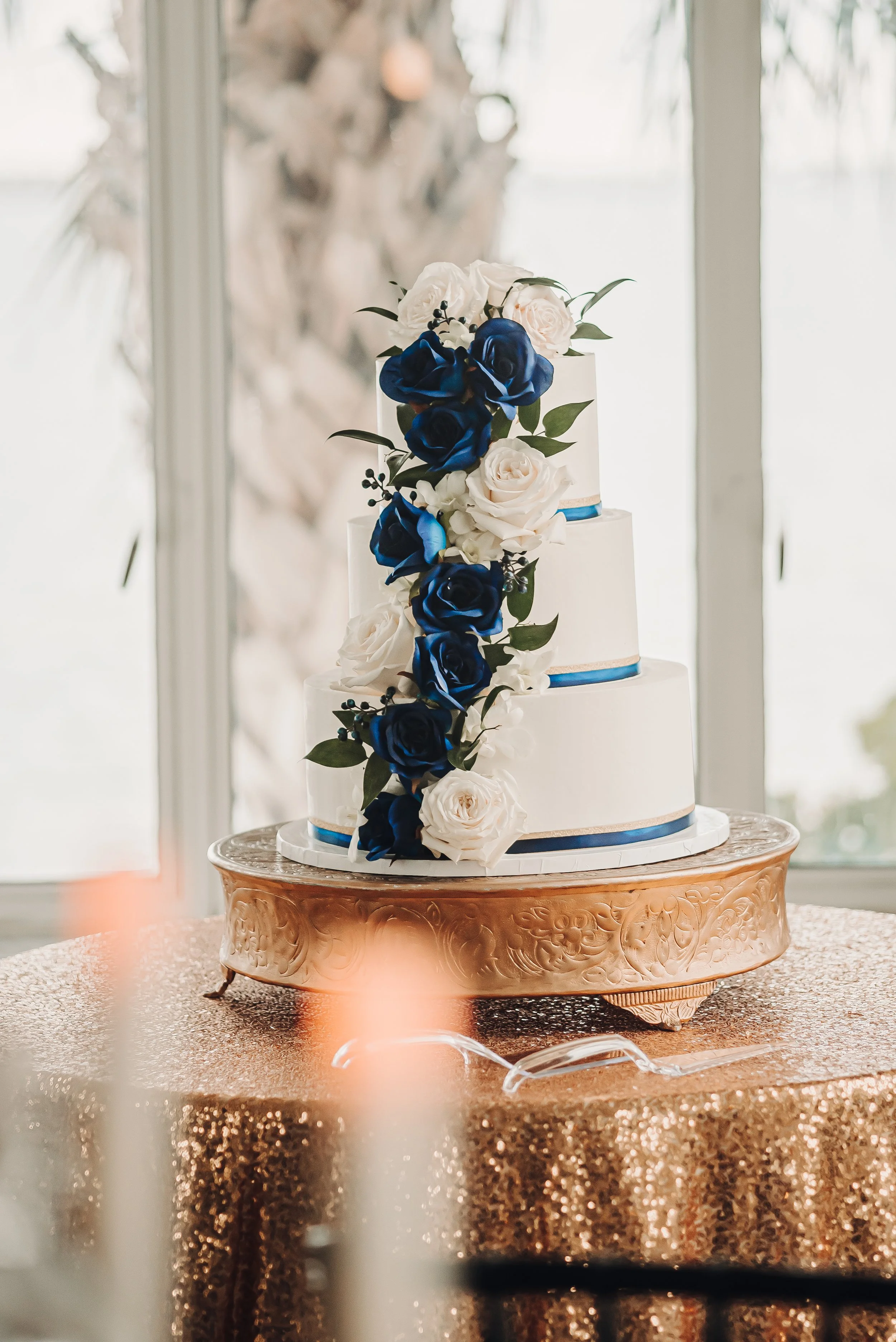 WHITE AND BLUE WEDDING CAKE