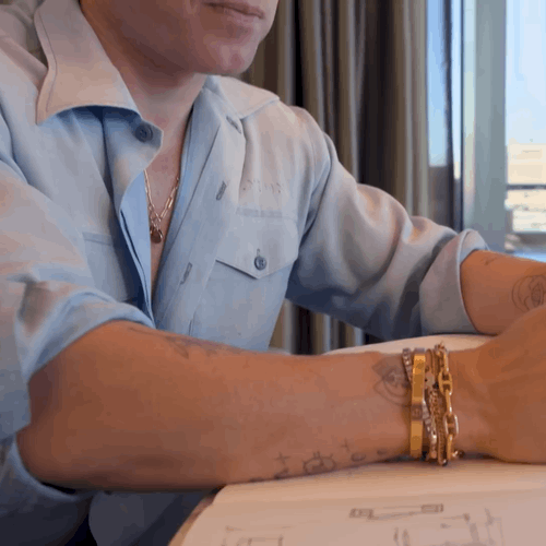 Queer Eye  / Season 9  Jeremiah Brent
- view -