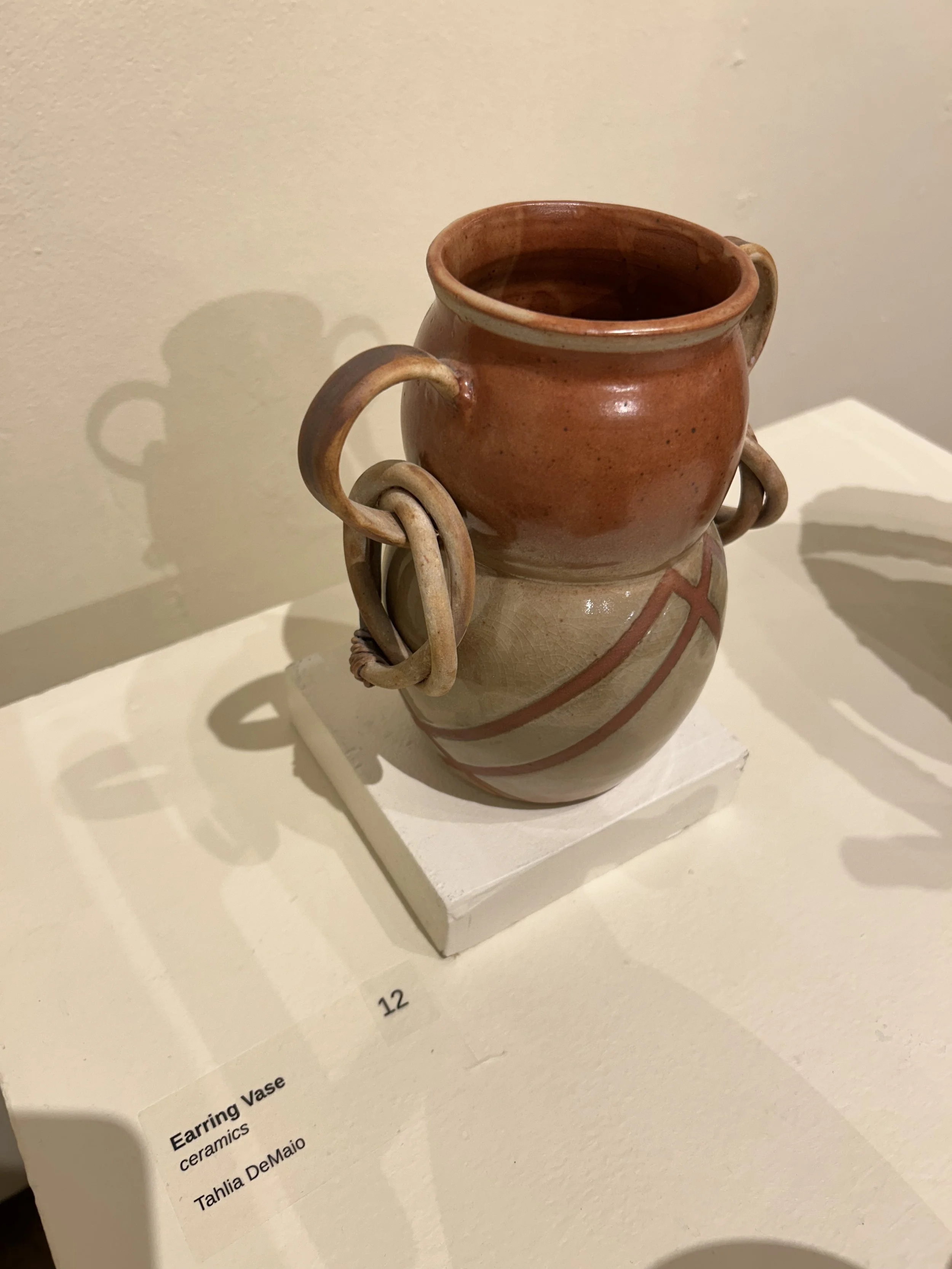 12_Earring_Vase.jpg